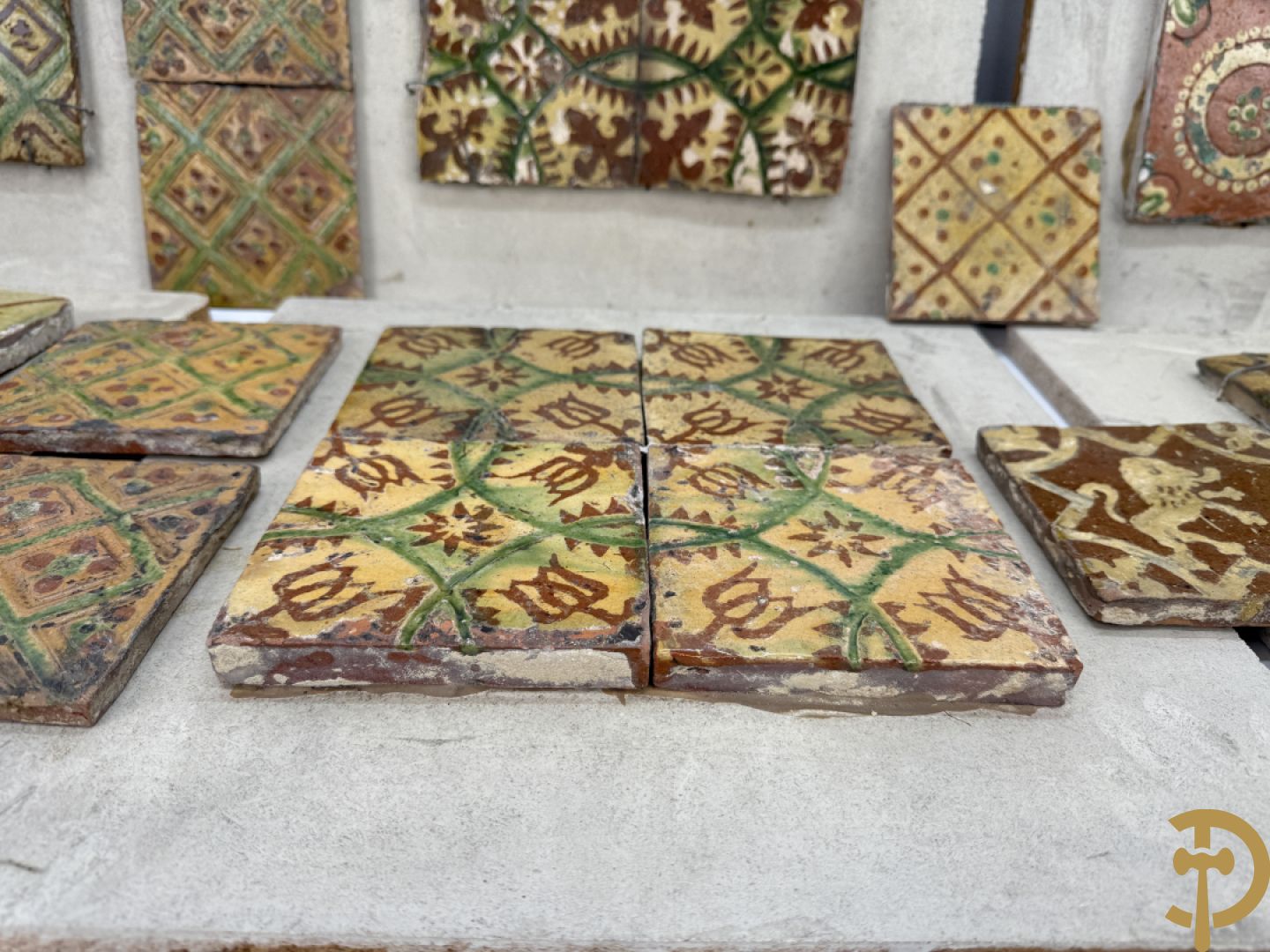 Verzameling 18e en 19e Torhoutse tegeltjes