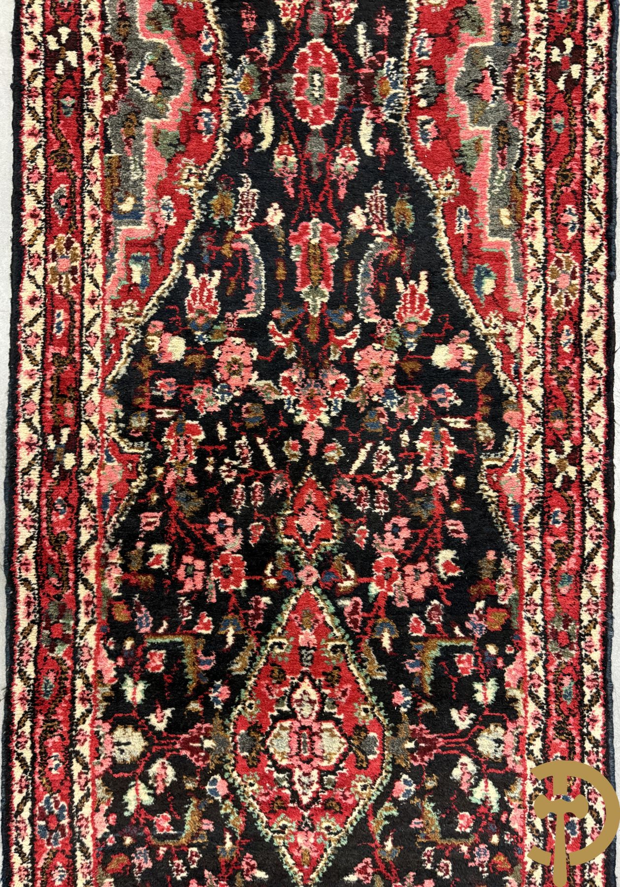 Twee oosterse handgeknoopte lopers