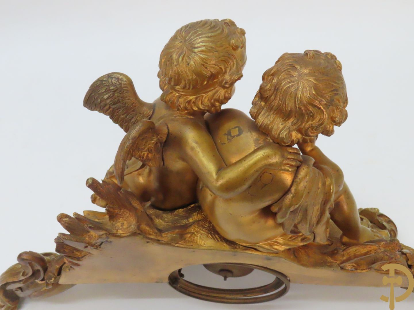 Bronzen schouwklok bezet met 2 cupido