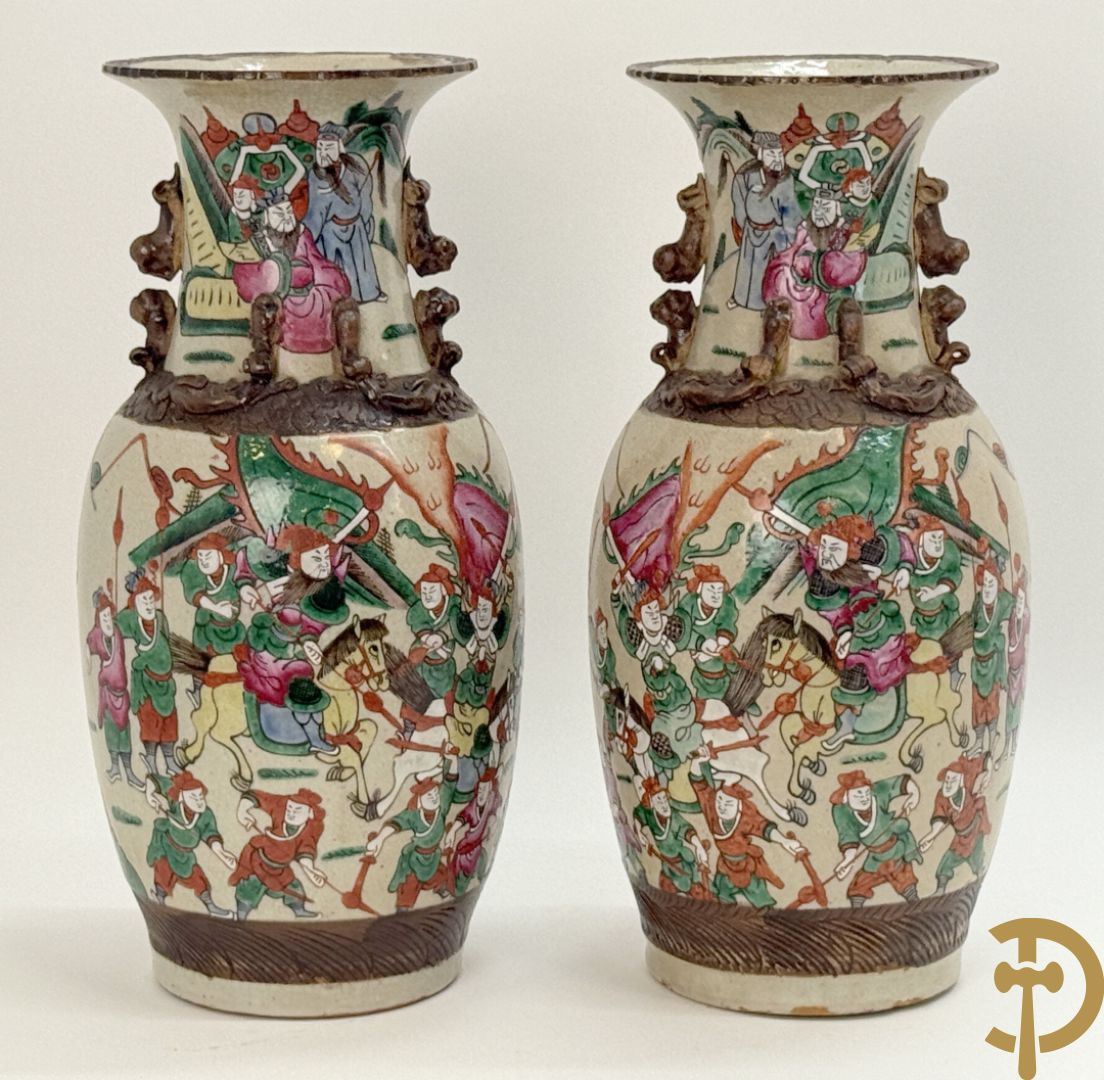 Paar Chinese Nankin vazen met krijgerdecor