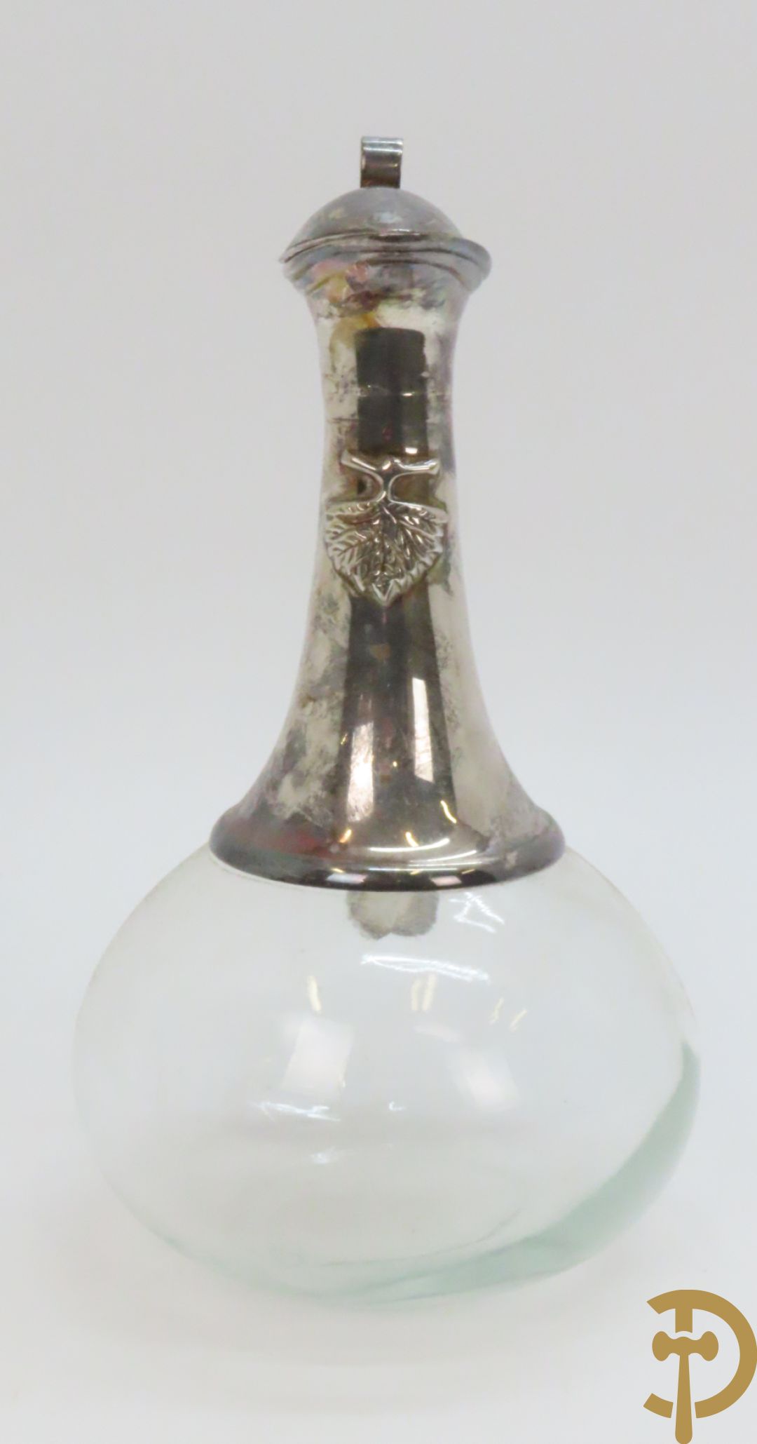 Twee decanteurs + olie- en azijnstel + 2 schenkkannen + twee-orig dekselpotje