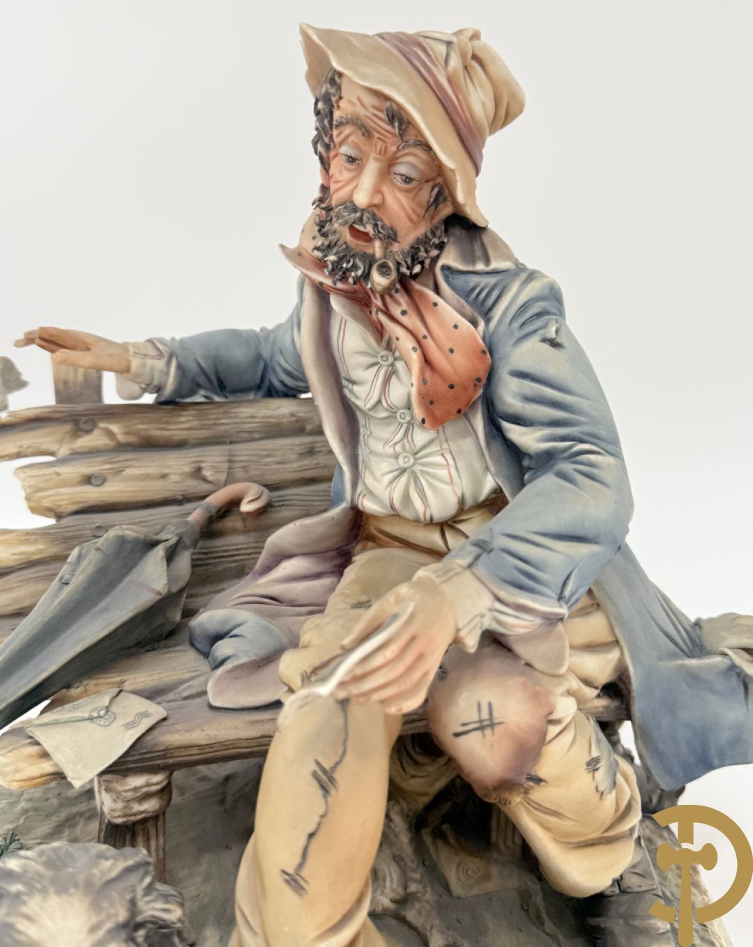 Zes porseleinen groepen Capo di Monte : Paarden met koets, oude man op bank, dame met kinderen, cupido