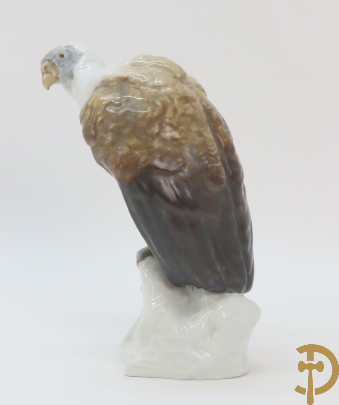 Porseleinen vogel Condor, onderaan gemerkt K/C nummer 2332