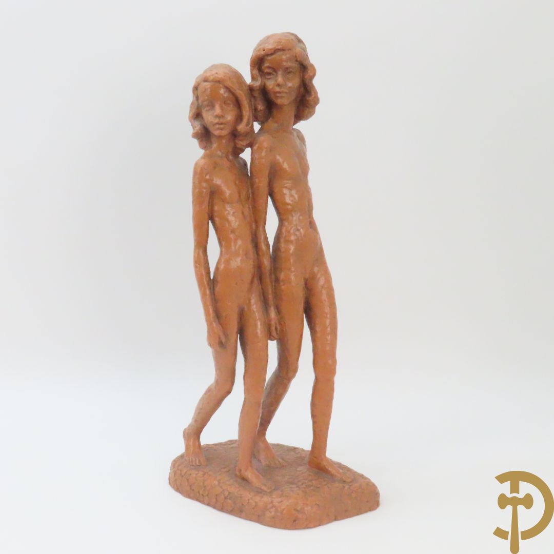 VAN DER KAAY Koos getekend '68 'Paar staande naakte meisjes' terra cotta beeld 7/12