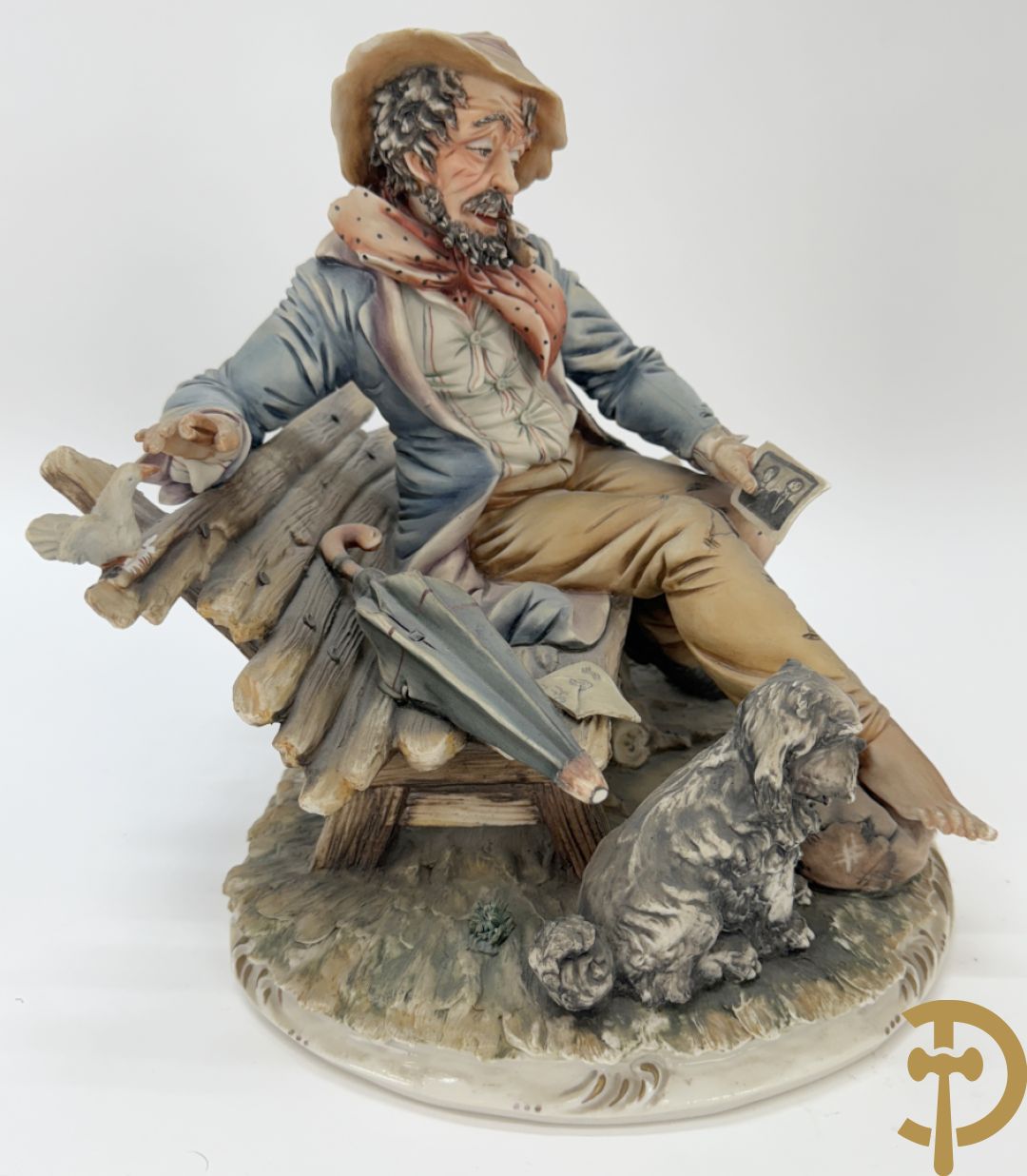 Zes porseleinen groepen Capo di Monte : Paarden met koets, oude man op bank, dame met kinderen, cupido