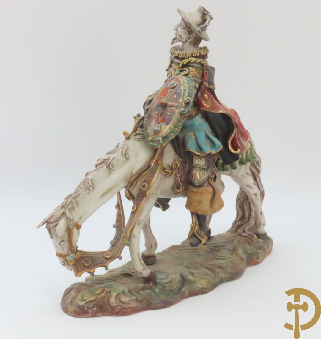 Beeld van Don Quichotte iop zijn paard n Italiaanse meerkleurige faience, Marioni P. gemerkt onderaan