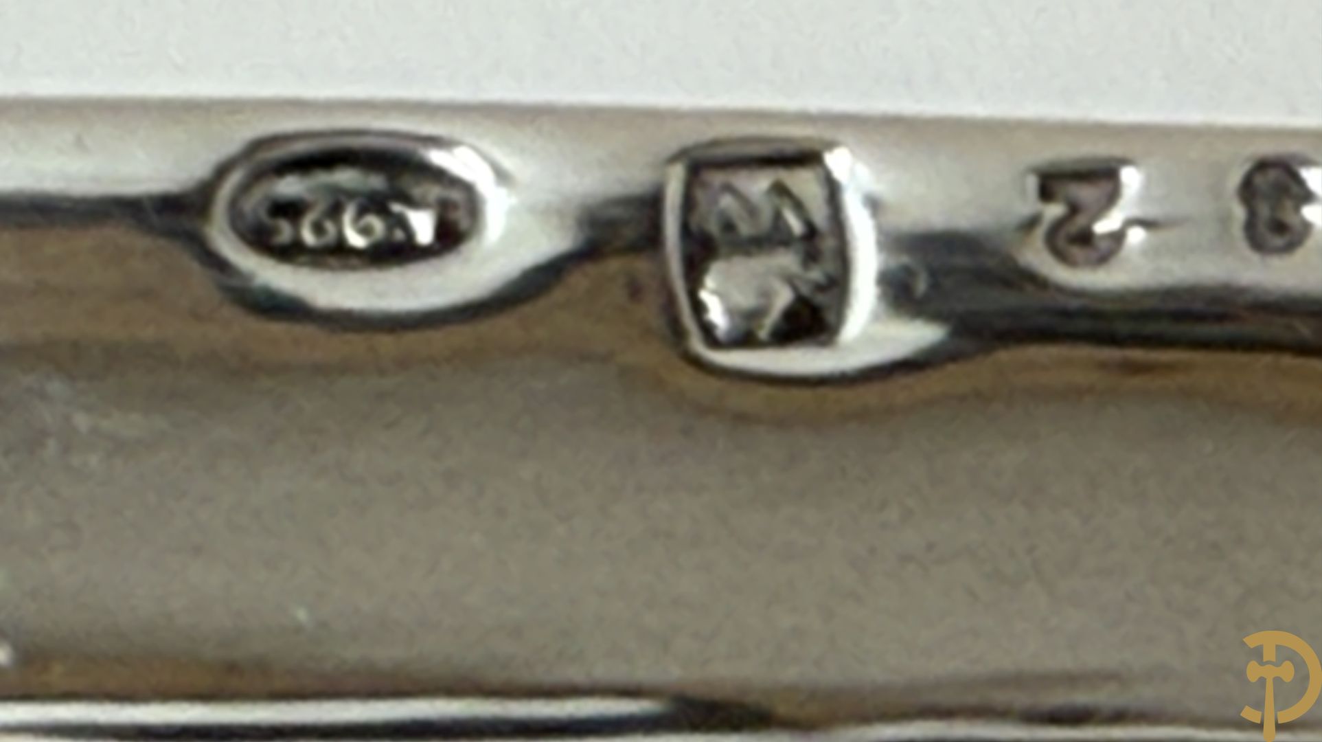 Massief zilveren schotel, Wolfers 835 gemerkt