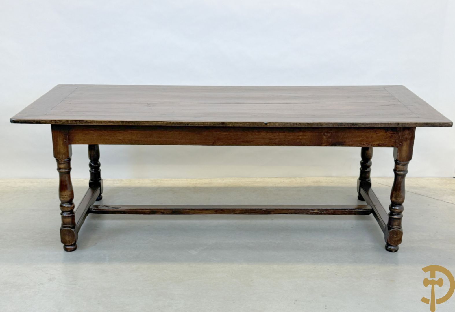 Massief eiken tafel op ballusterpoten