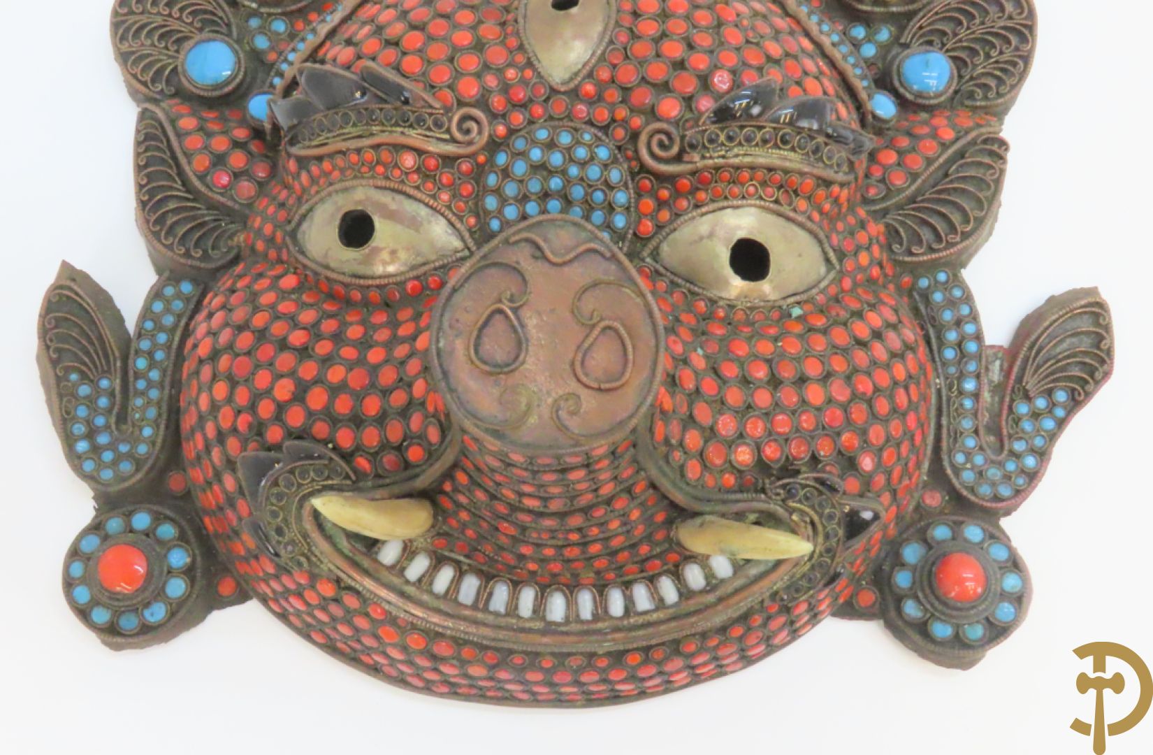 Paar Aziatische koperen maskers met cloisoné techniek