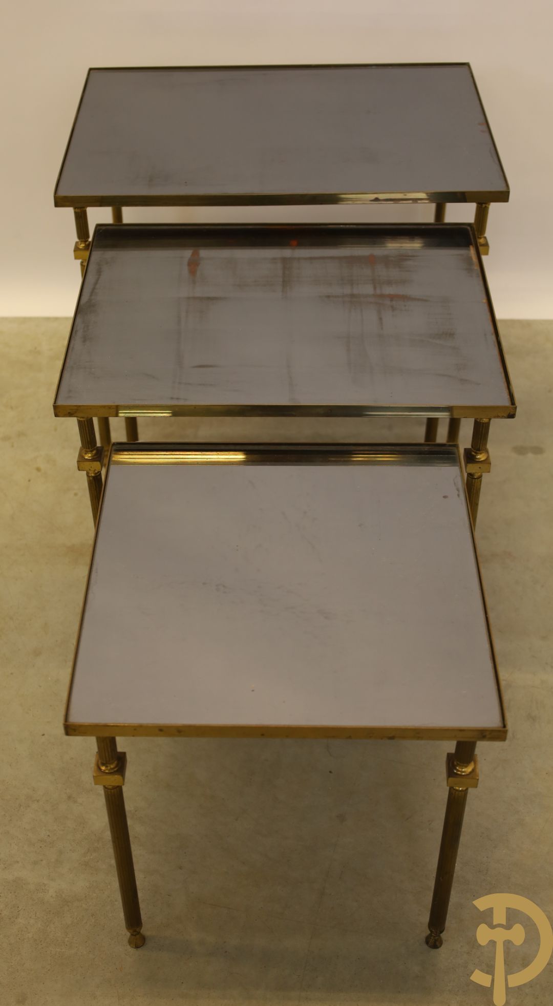 3 koperen cigognetafels met fumé glas