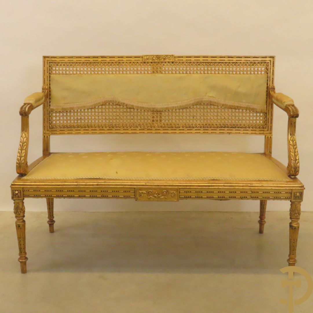 Vergulde tweepersoons canapé met accanthusranken en canage in de rug
