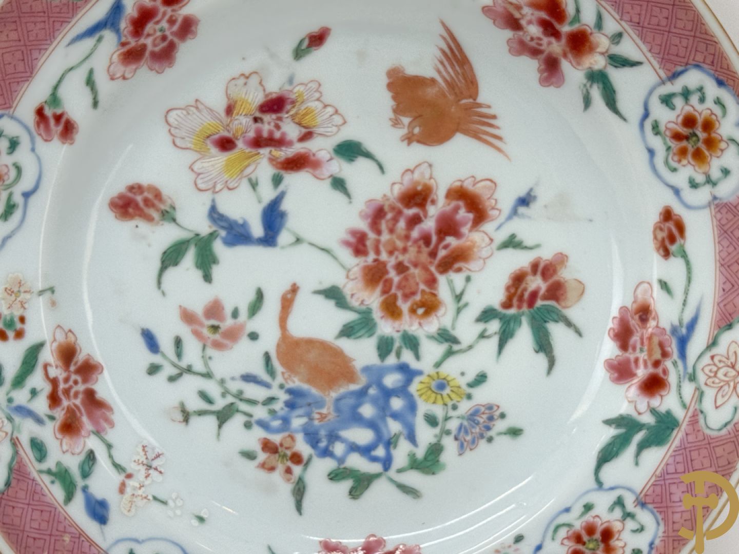 Twee Chinese porseleinen Imari bordjes, Kangxi + porseleinen bord met vogel- en bloemendecor Qian Long