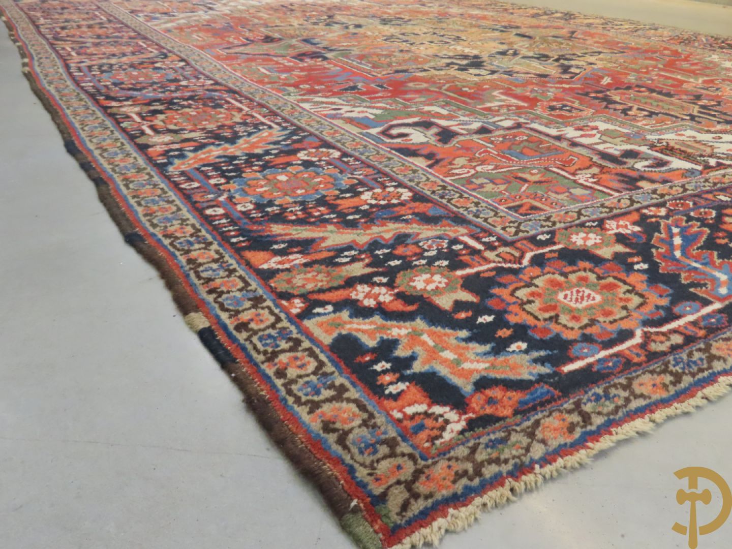 Antiek oosters handgeknoopt tapijt heriz