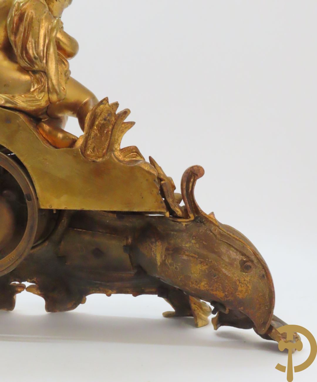 Bronzen schouwklok bezet met 2 cupido