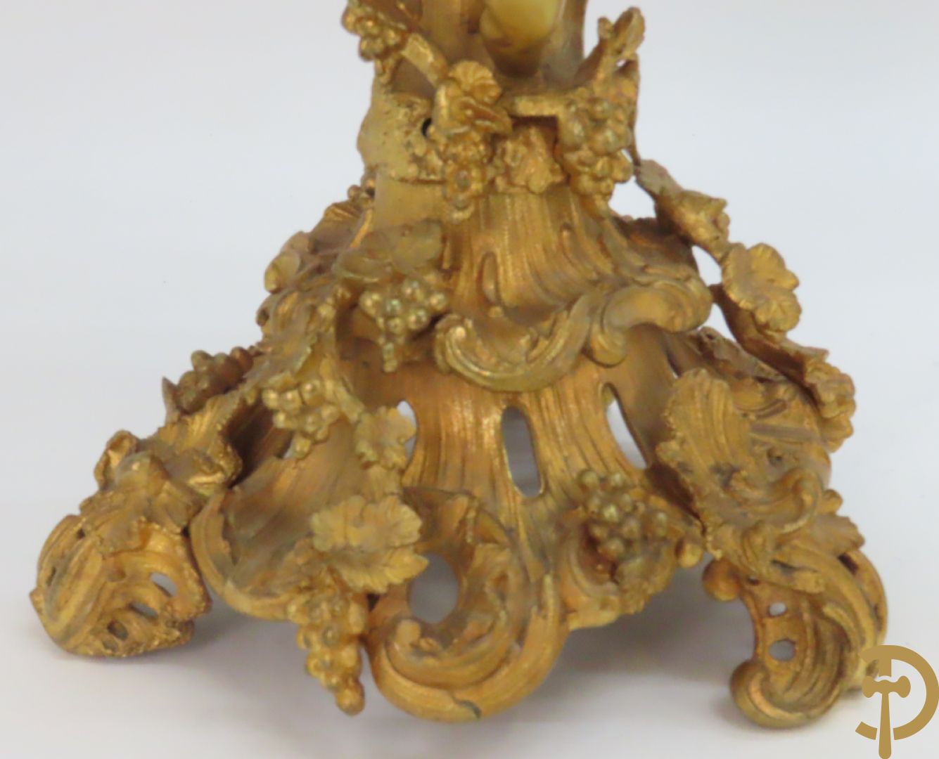 Bronzen schouwklok bezet met 2 cupido