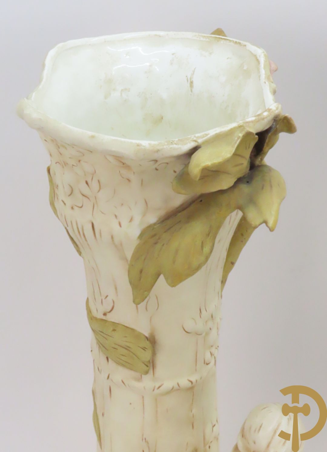 Paar Royal Dux vazen met herderpaar, gemerkt onderaan