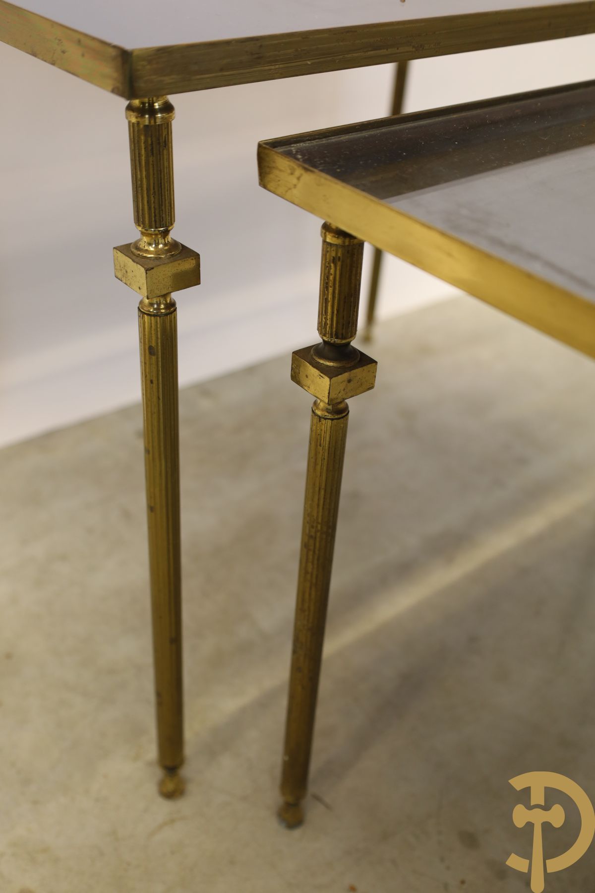 3 koperen cigognetafels met fumé glas