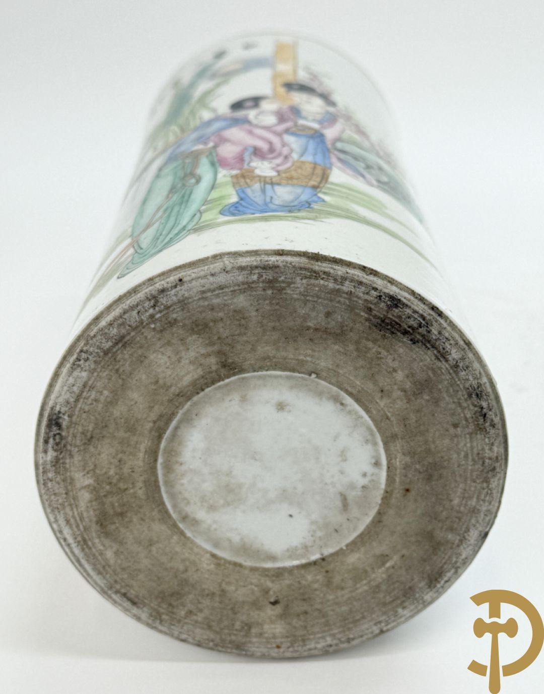 Chinese porseleinen rolvaas met damesdecor, getekend + Chinese porseleinen republieksvaas met damesdecor