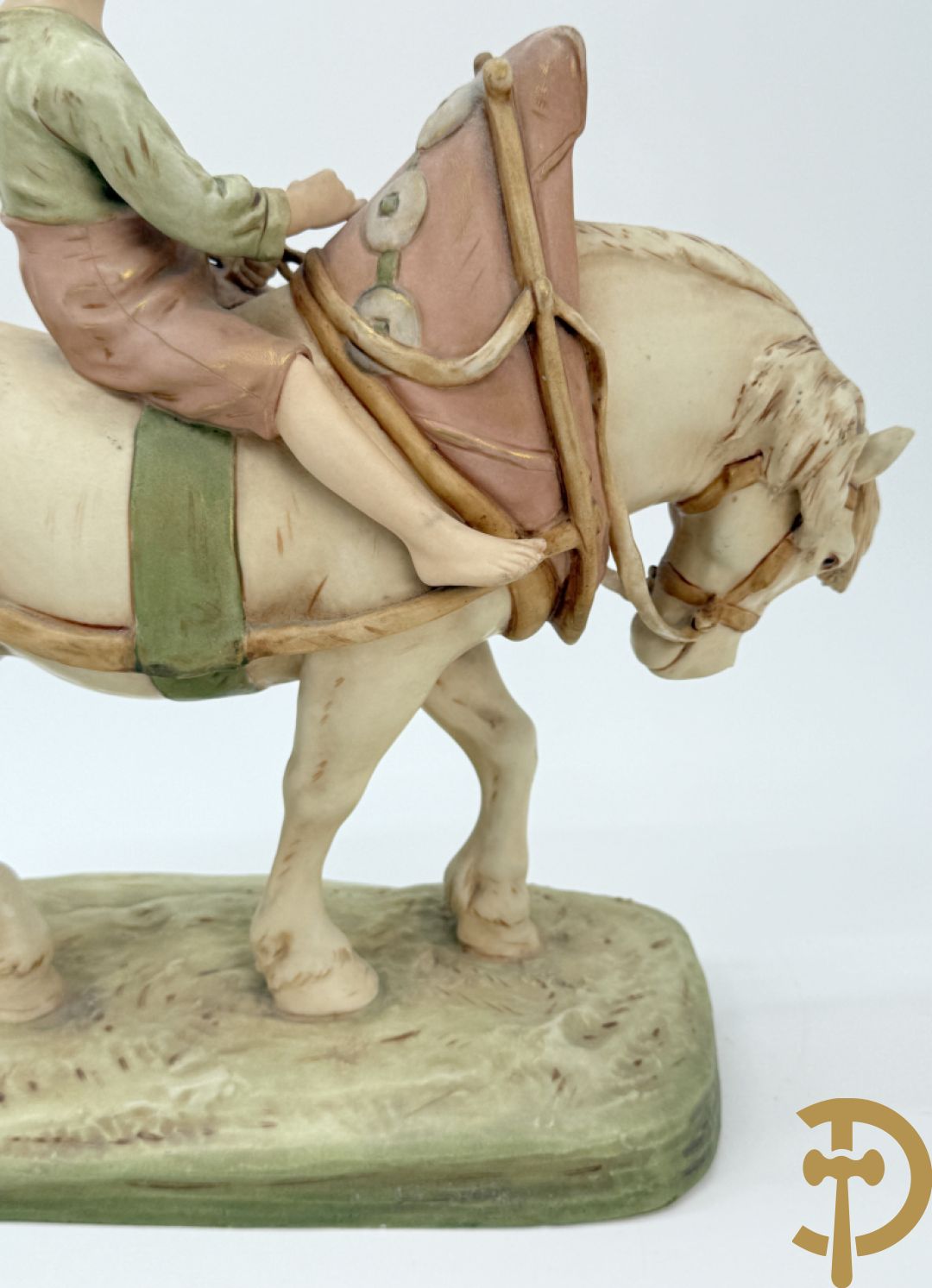 Royal Dux van jongeman op boerepaard, nummer 1693