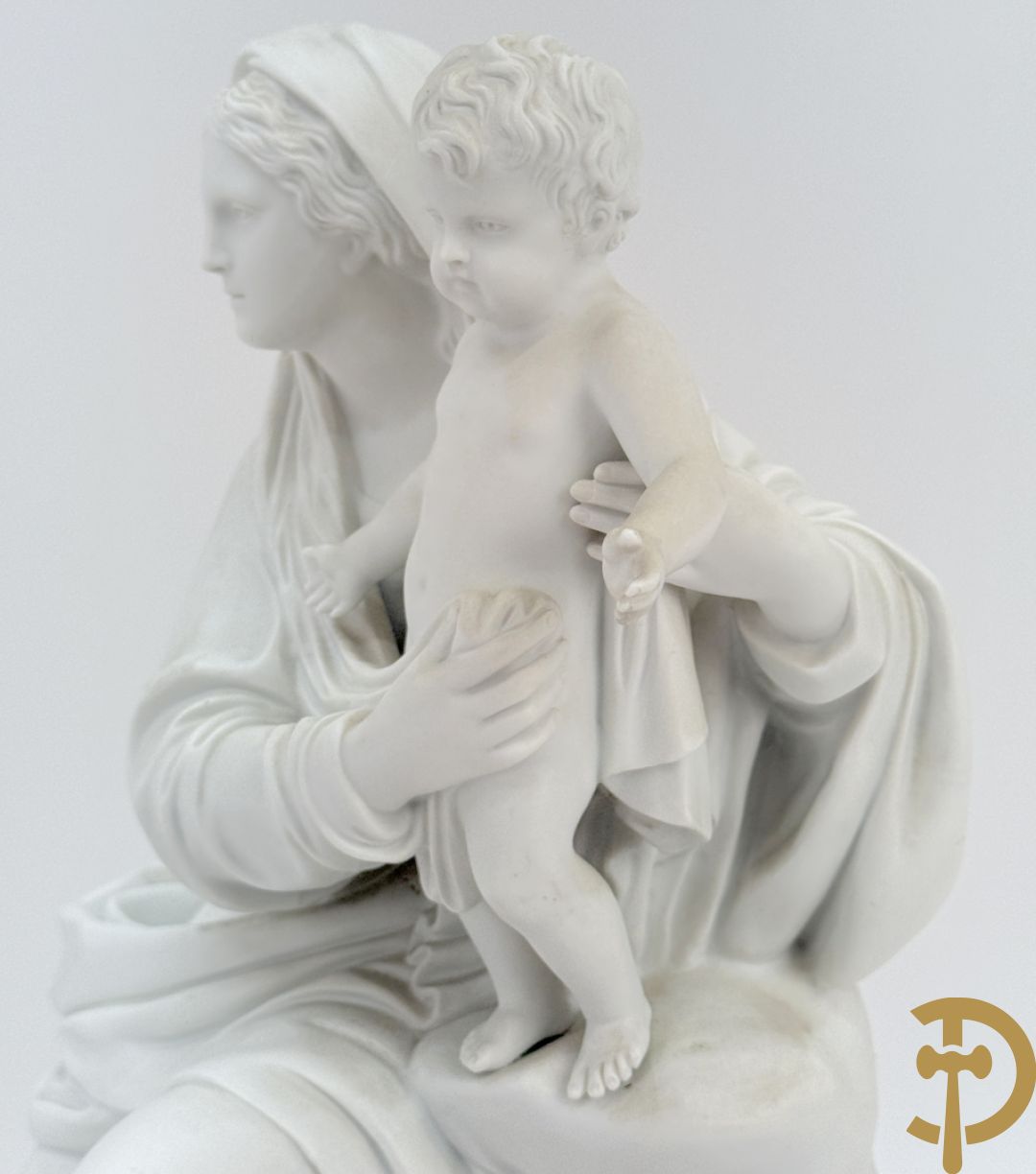Boizet getekend, witte biscuit van Madonna met kind steunende op slang, gemerkt Sèvres, op vergulde sokkel