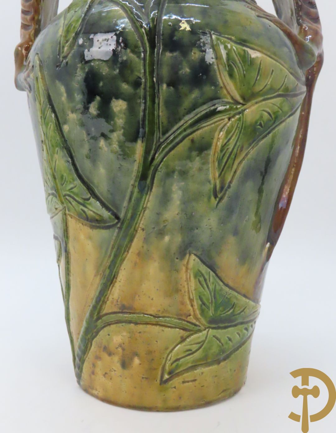 Vlaamse aardewerken vaas met salamander en bloemendecor, VH gemerkt (Van Humskerk)