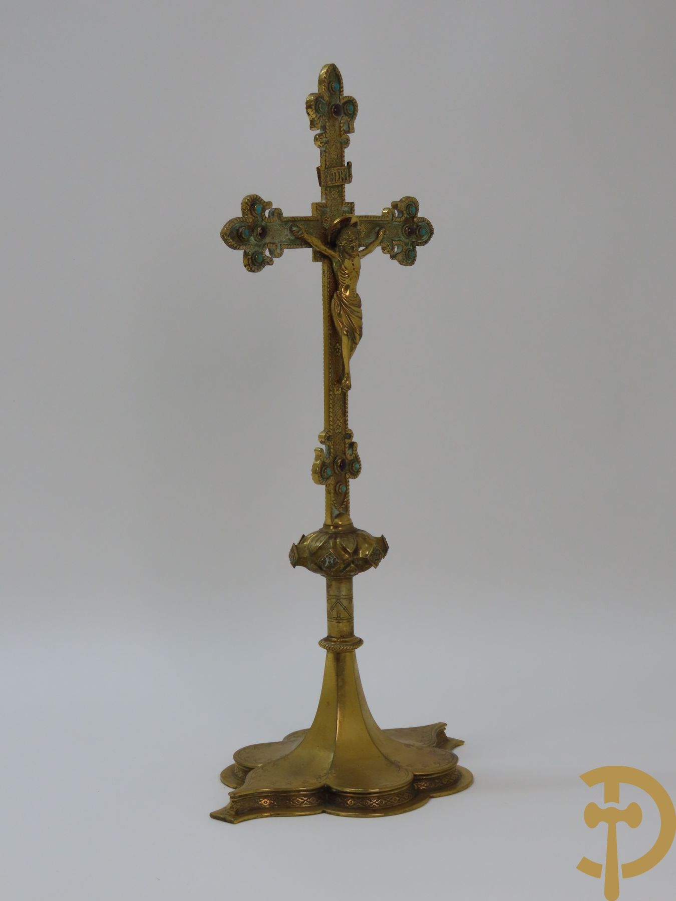 Koperen bewerkt kruisbeeld met corpus, gestempeld onderaan - Bourdon Gent - 19e