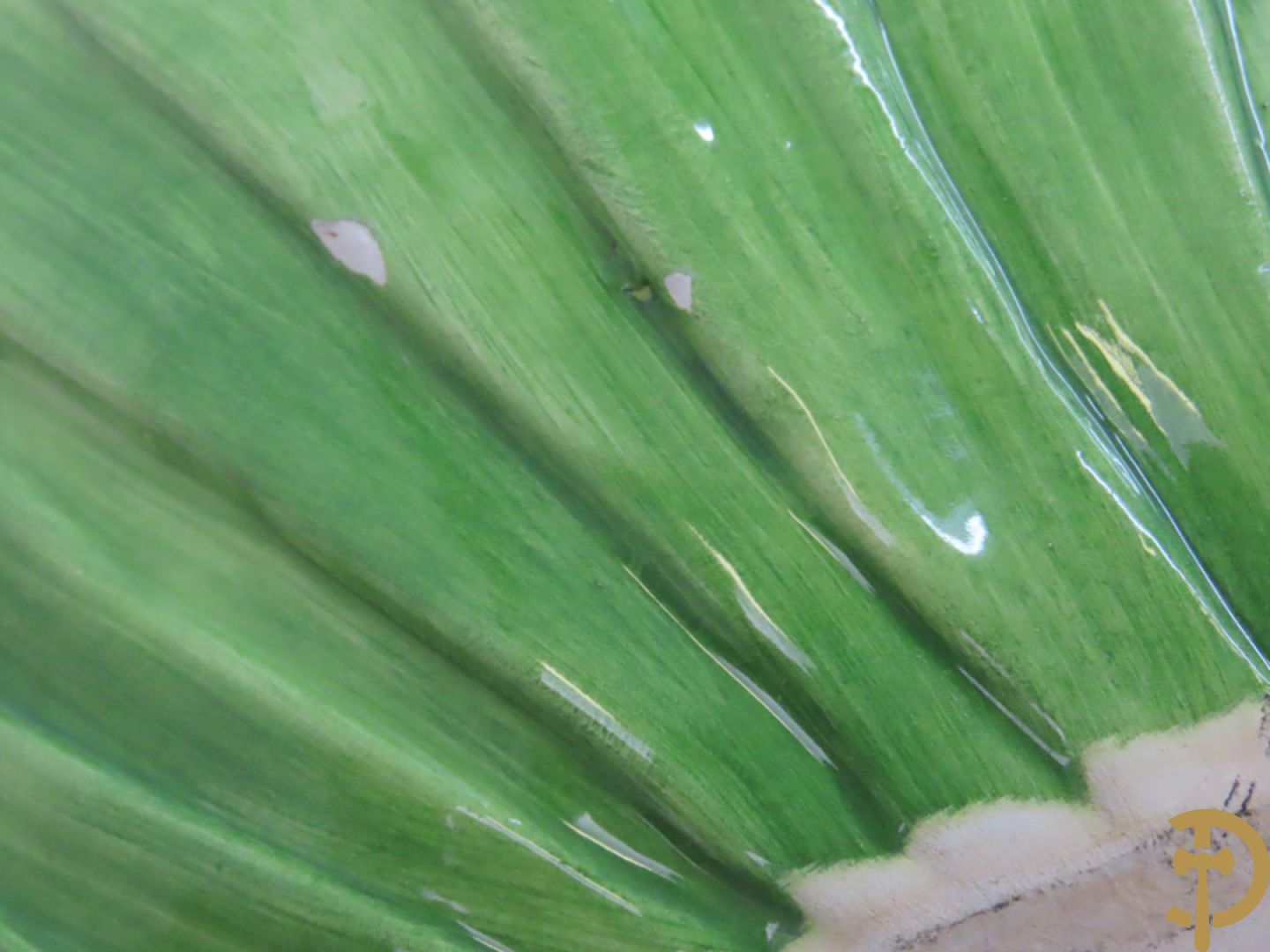 Keramieken zuil met ooievaar in het riet met cachepot erop, Italiaans, gemerkt