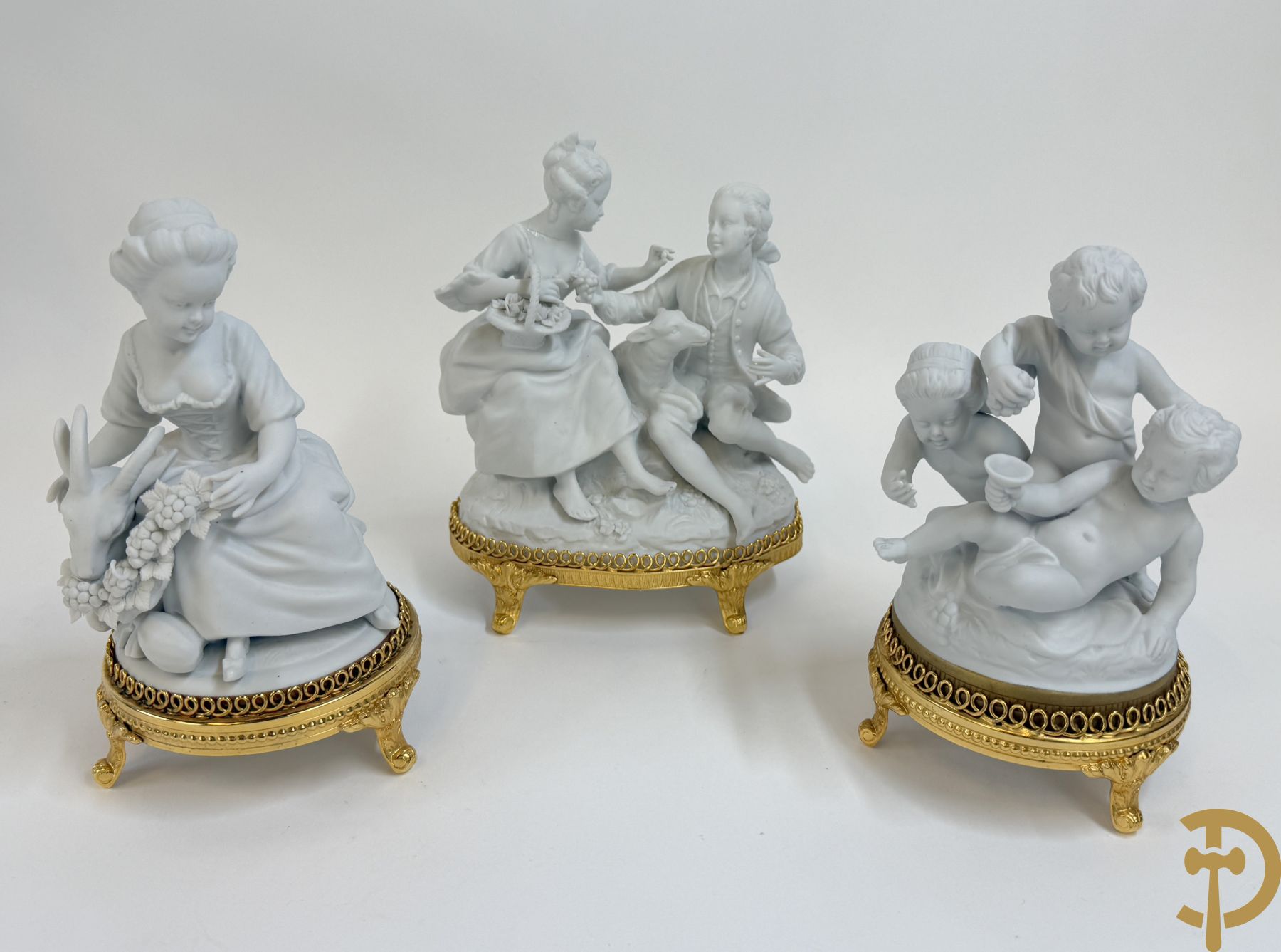 Vier Spaanse gekleurde biscuits met kinderen, Zaphir gemerkt + Italiaanse biscuits met cupido