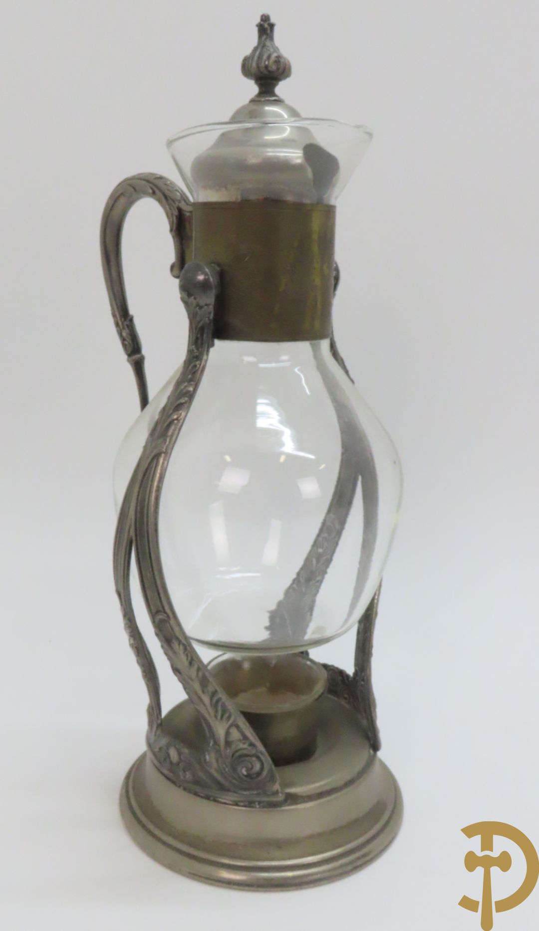 Twee decanteurs + olie- en azijnstel + 2 schenkkannen + twee-orig dekselpotje