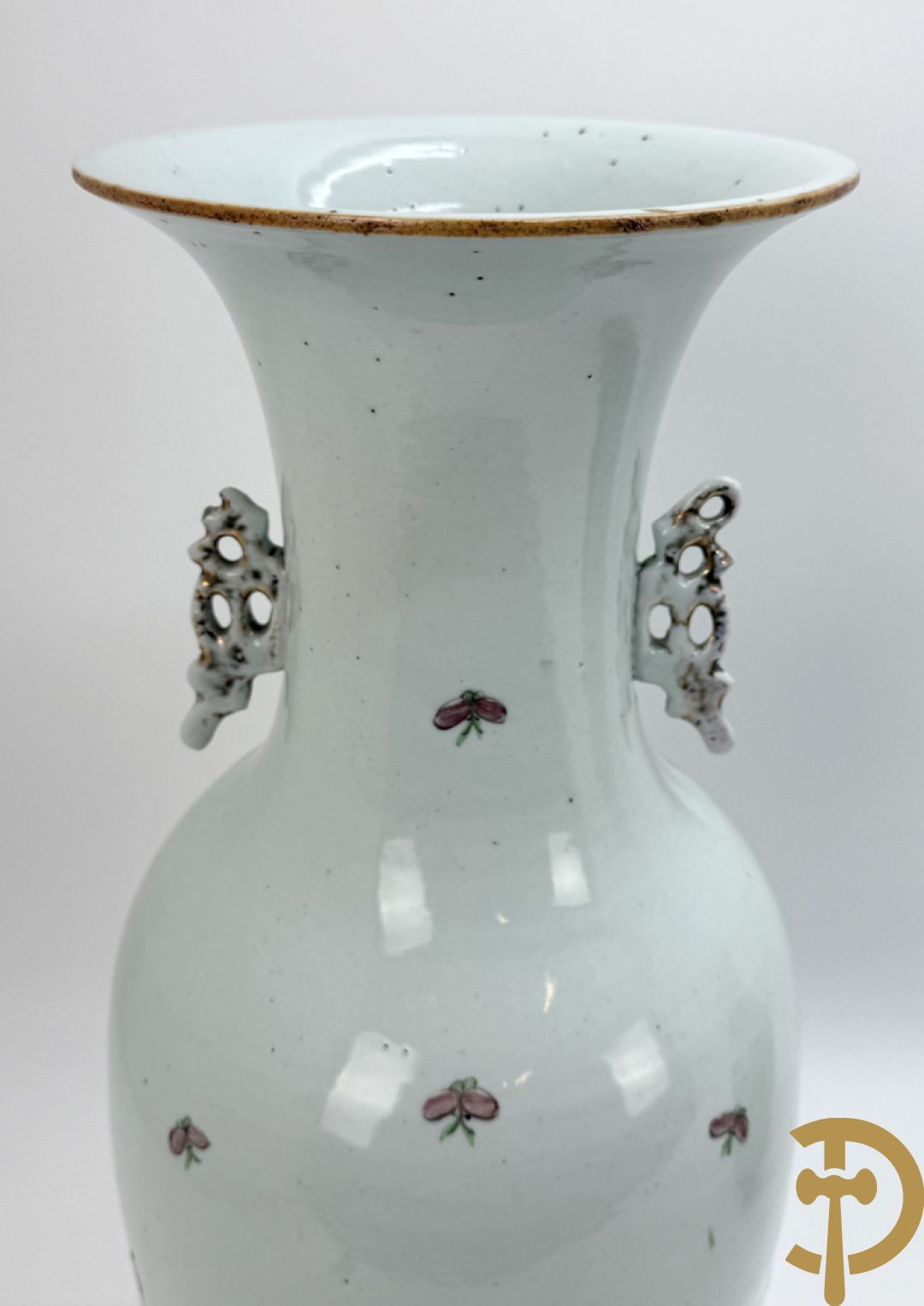 Chinese porseleinen vaas met decor van takken en vogels + Chinese porseleinen vaas met bloemendecor