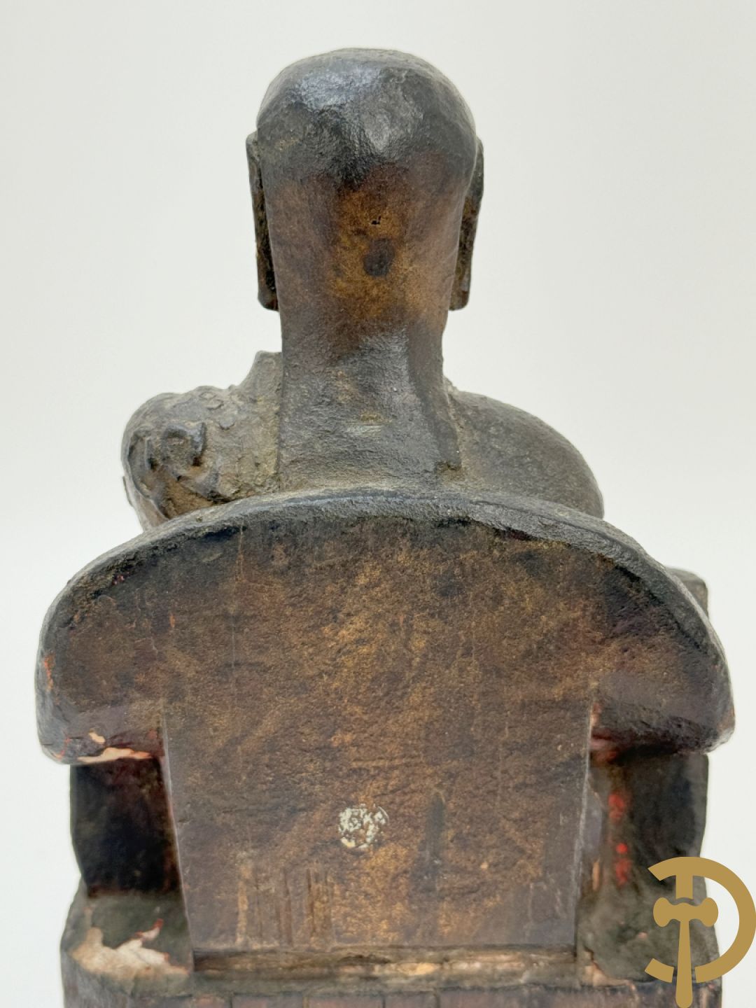 Houtsculptuur van zittende Chinese wijze, 18e