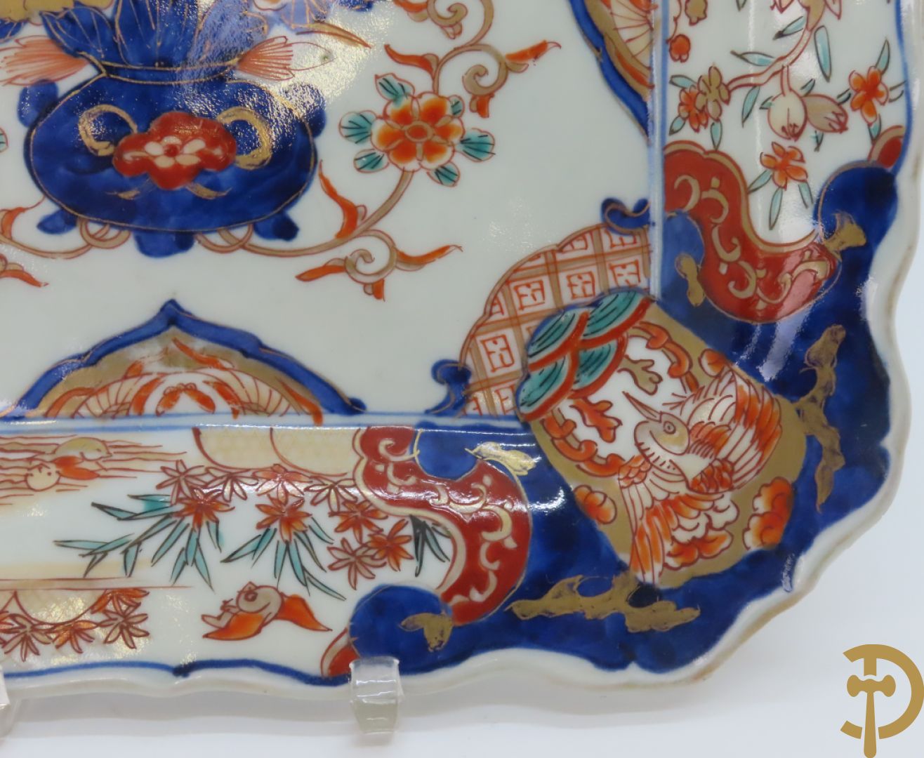 Drie vierkante Imari borden