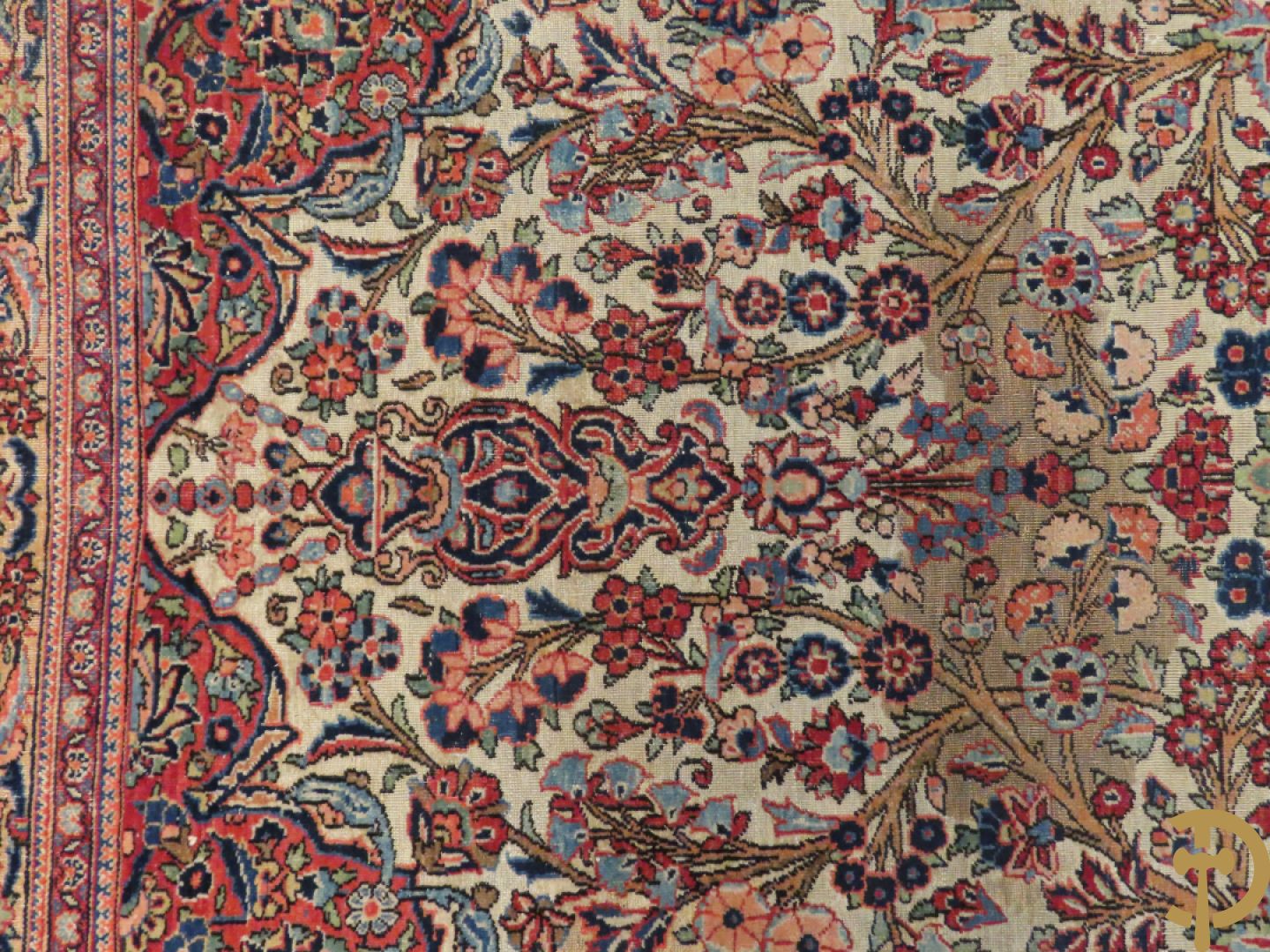 Oosters handgeknoopt tapijt Tabriz met amfoor, bloemen en levensboom