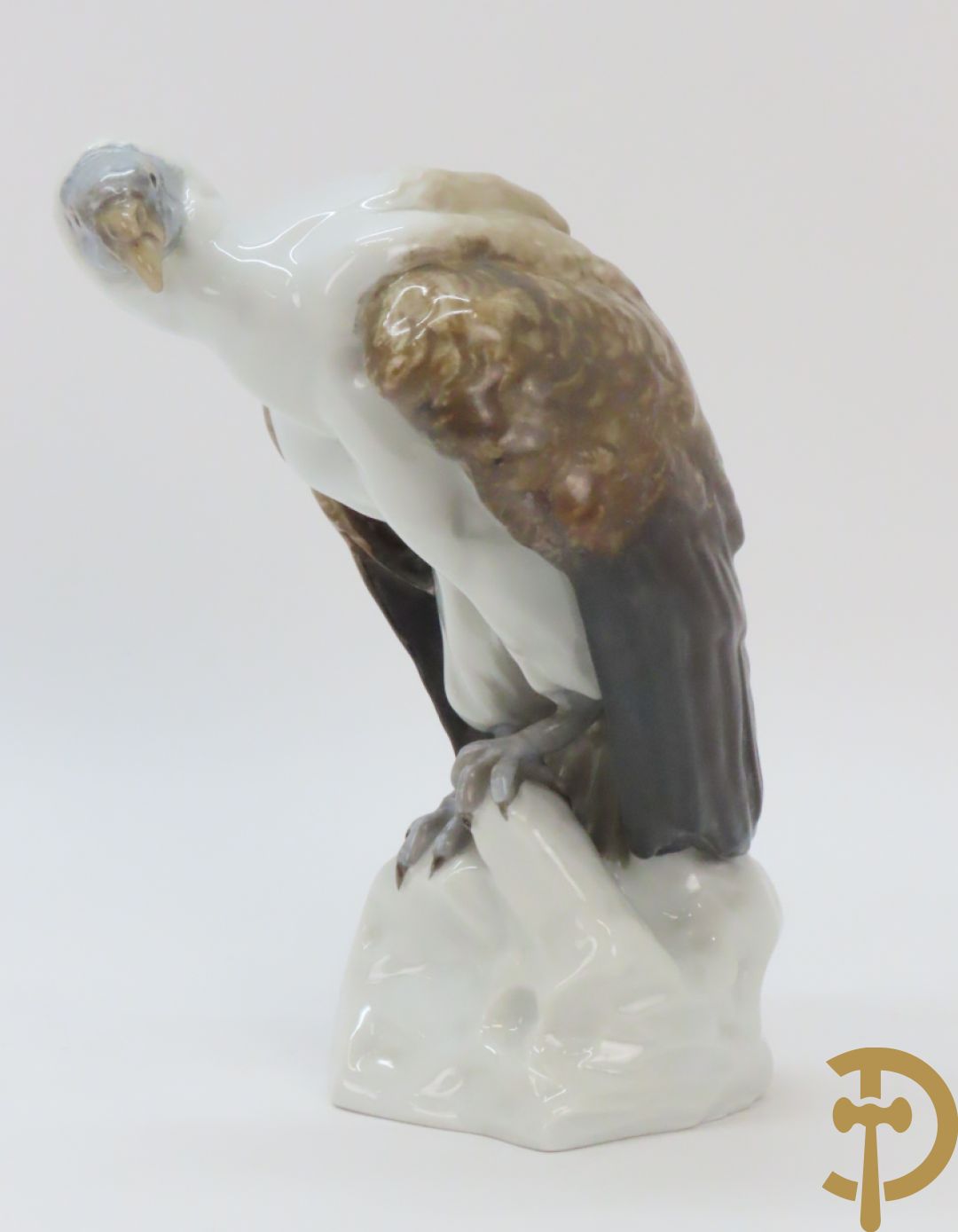 Porseleinen vogel Condor, onderaan gemerkt K/C nummer 2332