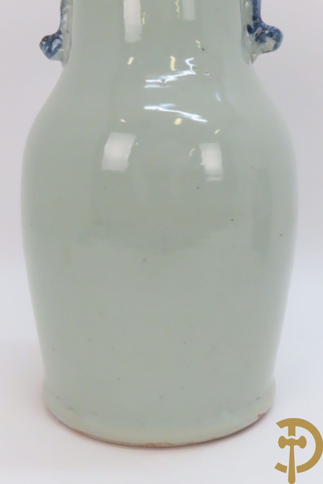 Porseleinen Chinese vaas met bloemendecor + potiche met bloemendecor + tabakspot