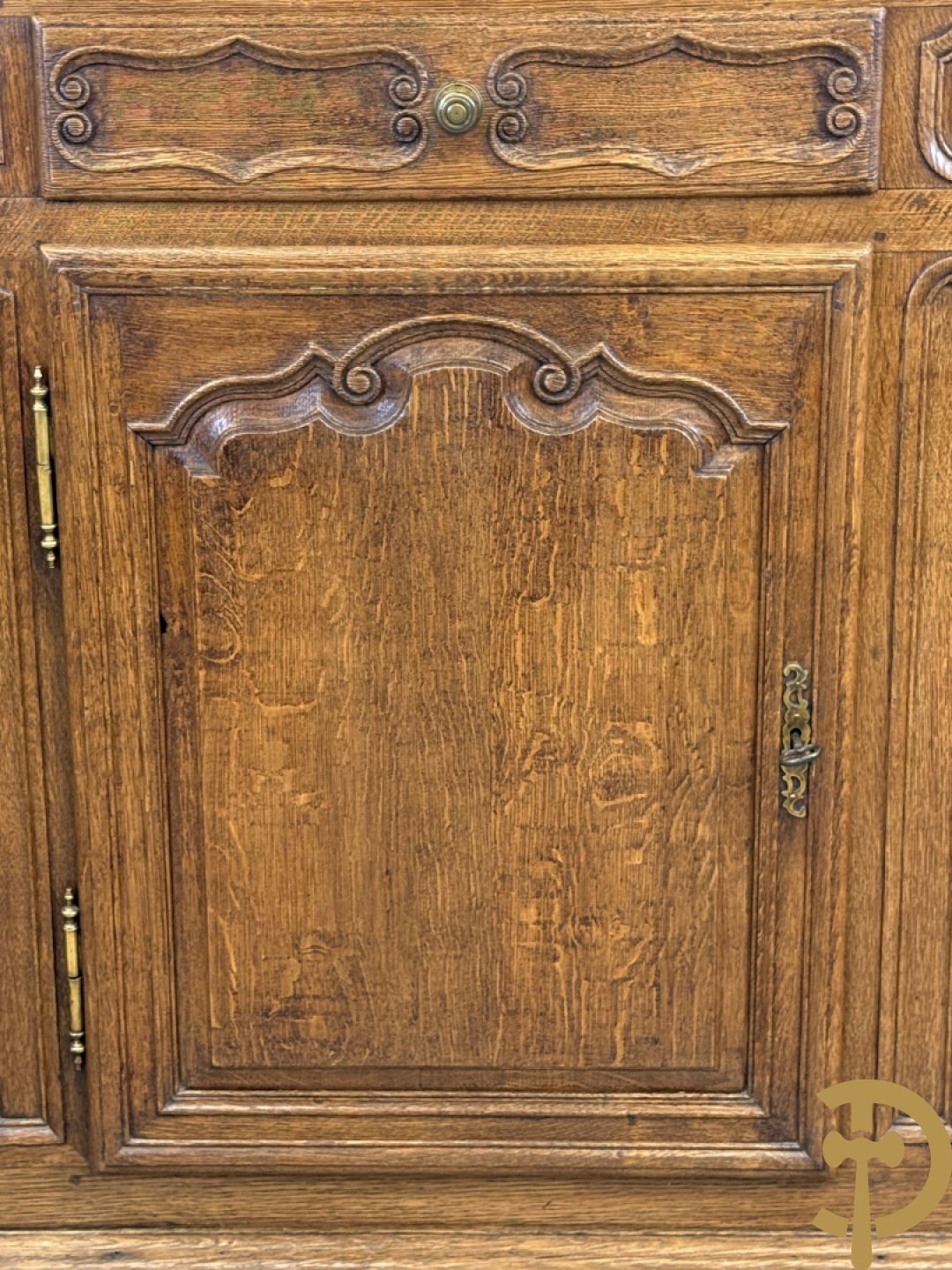 Eiken dressoir met 4 deuren, 4 lades en afgestoken Louis XV panelen