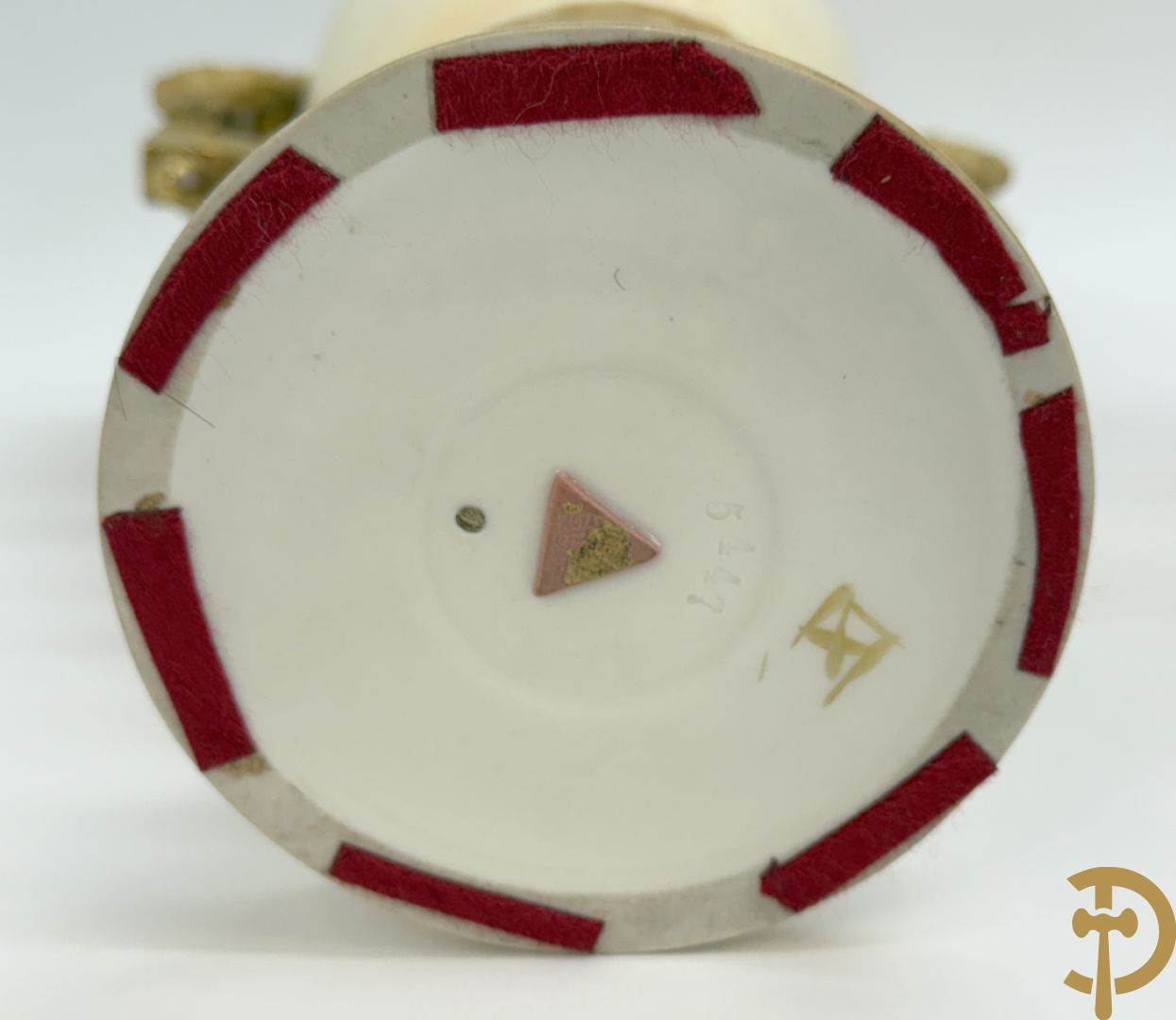 Paar Royal Dux vazen met guirlandes, Louis XVI stijl , nummer 5447