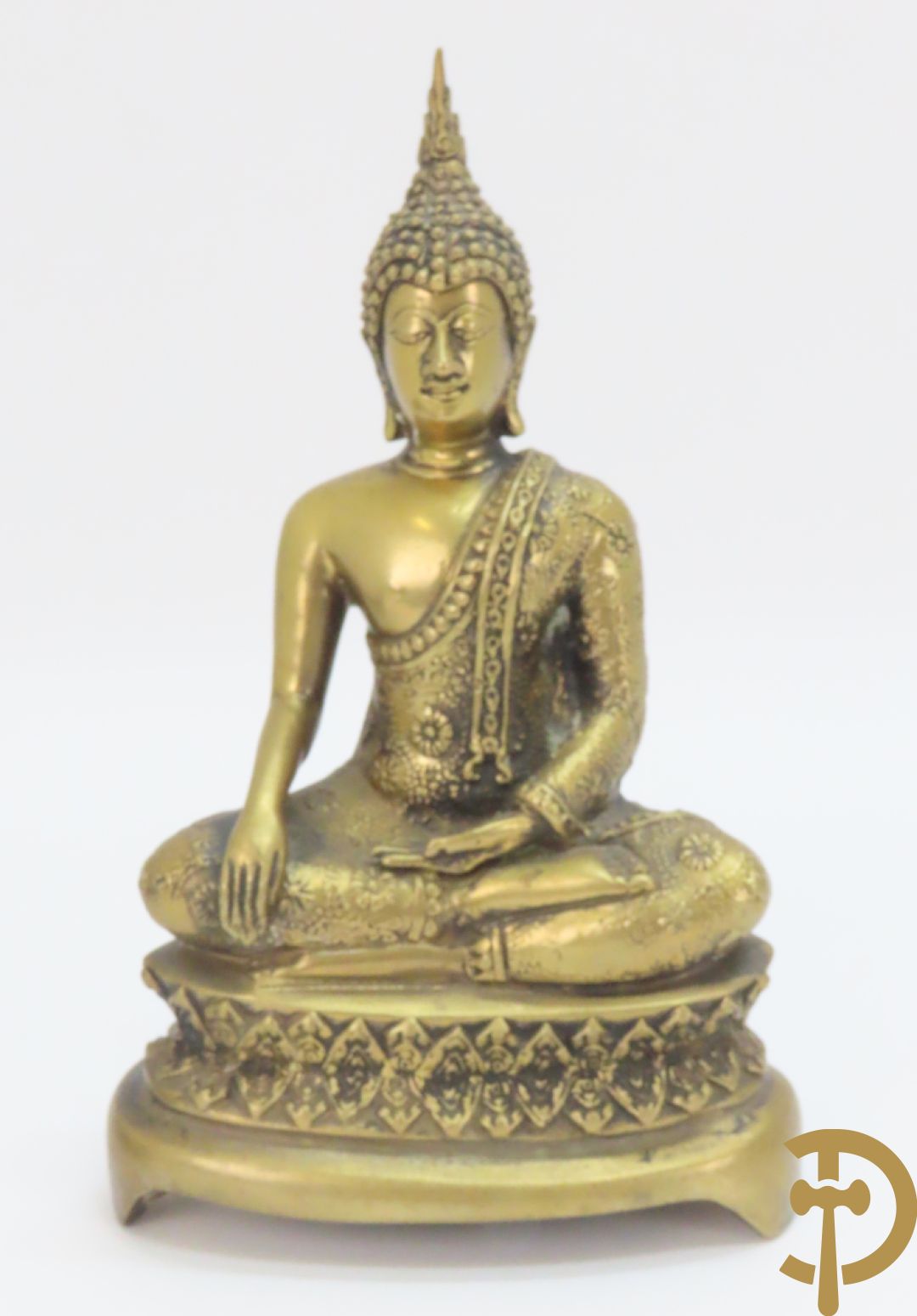 Bronzen zittende boedha + boedha in verweerd metaal