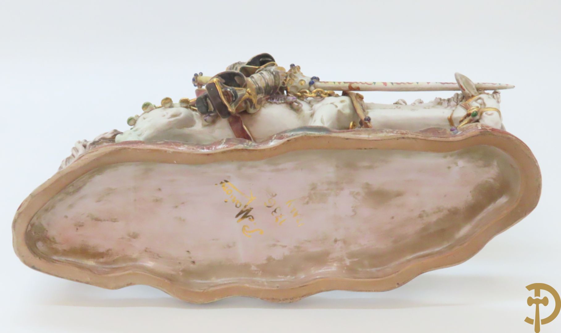 Beeld van Don Quichotte iop zijn paard n Italiaanse meerkleurige faience, Marioni P. gemerkt onderaan