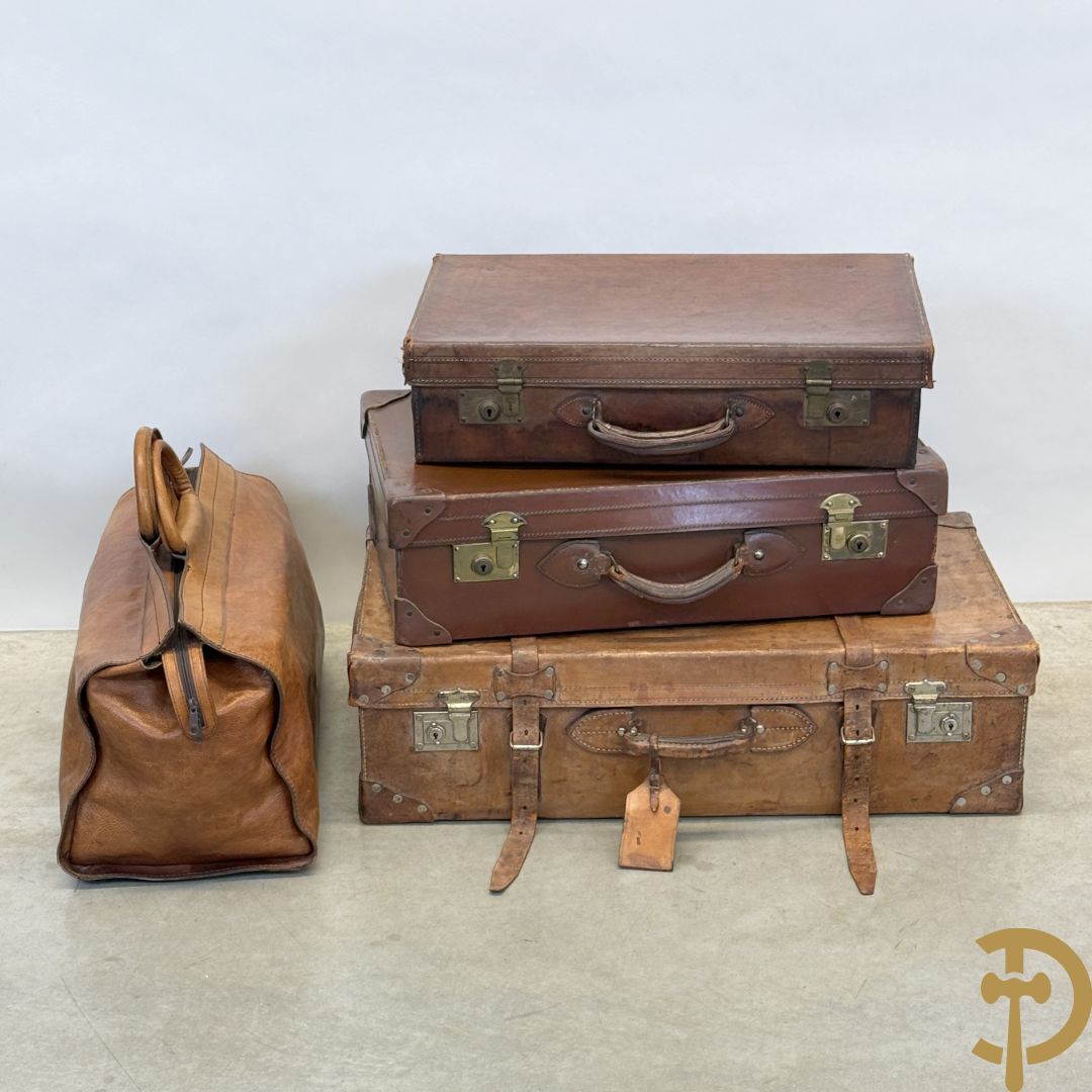 Drie oude lederen valiezen + reistas