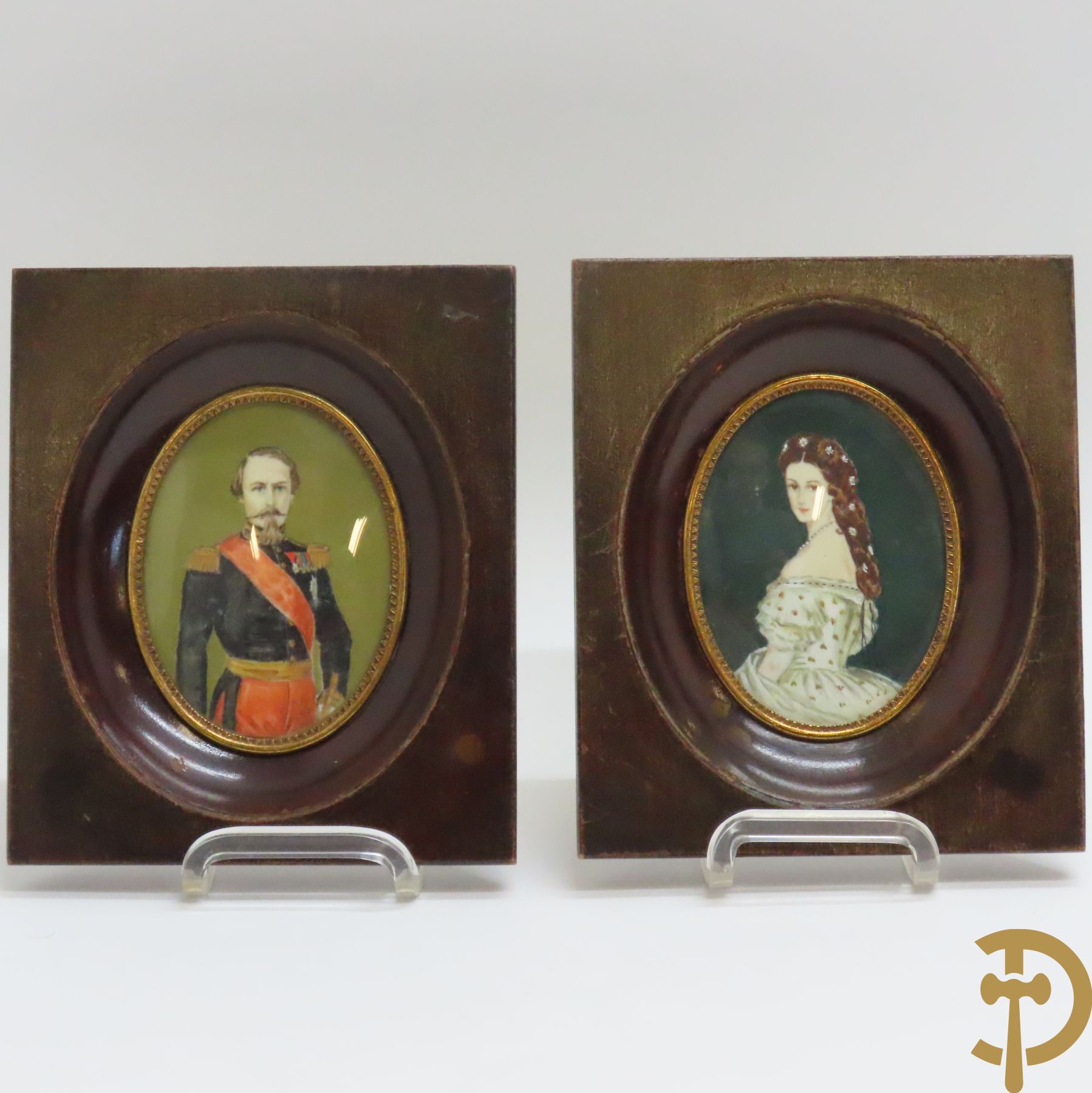 Paar ovale miniaturen van edeldame en officier