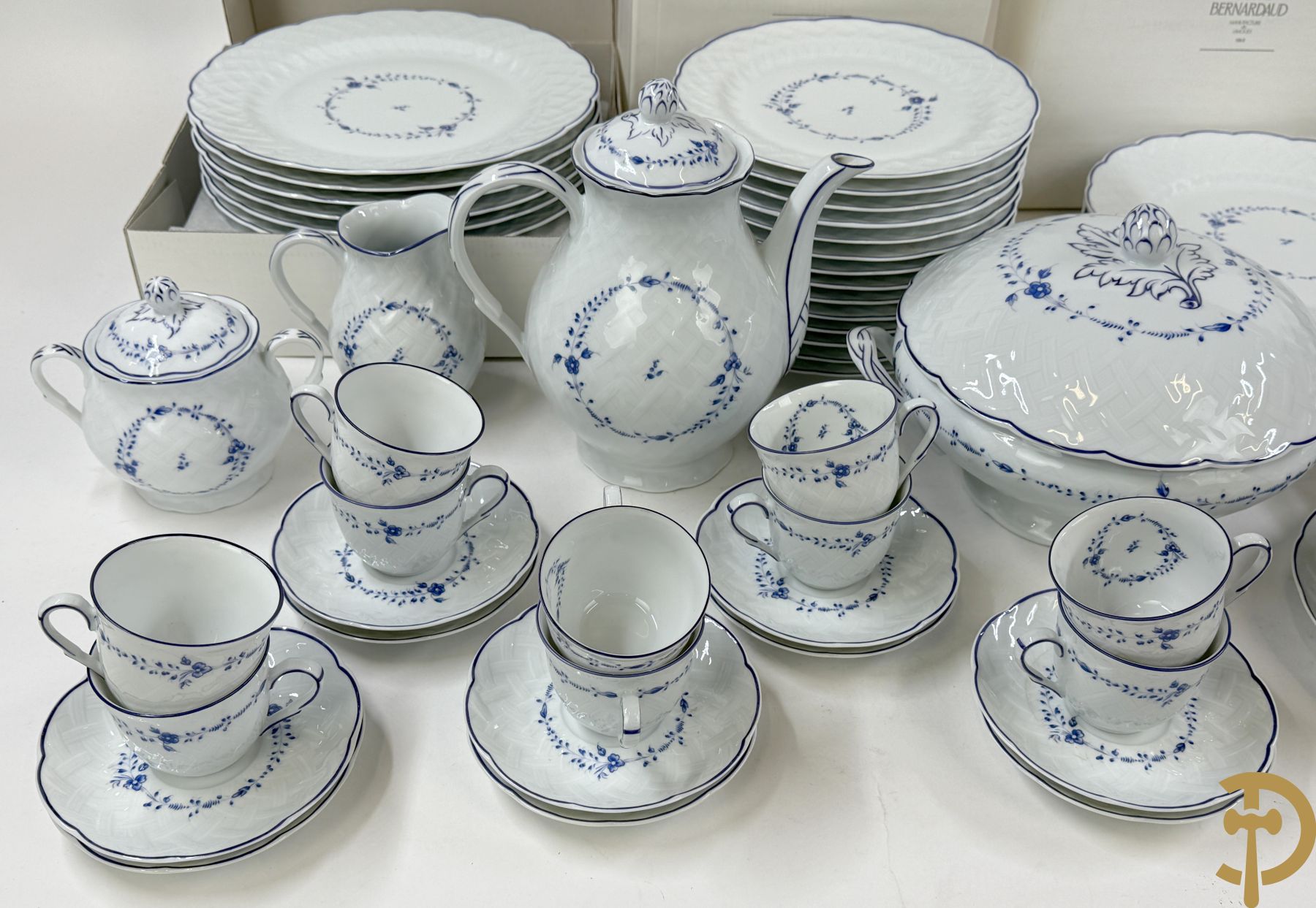Uitgebreid porseleinen eet- en koffieservies Limoges, Bernardaud, type Hortence