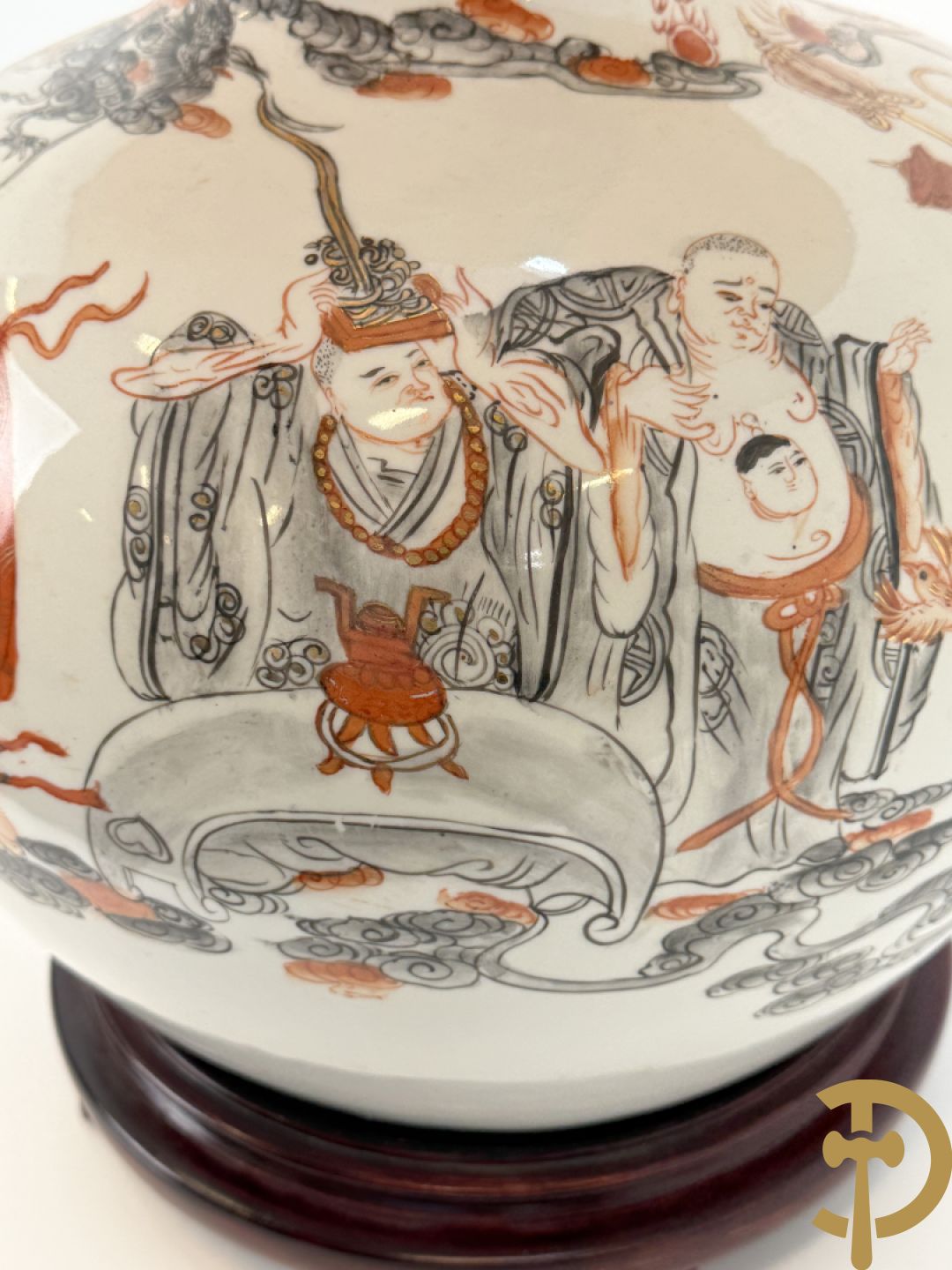 Chinese porseleinen vaas met handbeschilderde geanimeerde taferelen - als lampadaire omgebouwd