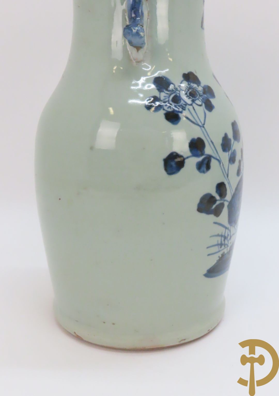 Porseleinen Chinese vaas met bloemendecor + potiche met bloemendecor + tabakspot