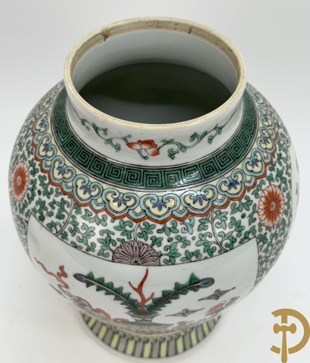 Chinese porseleinen dekselpotiche met bloemendecor