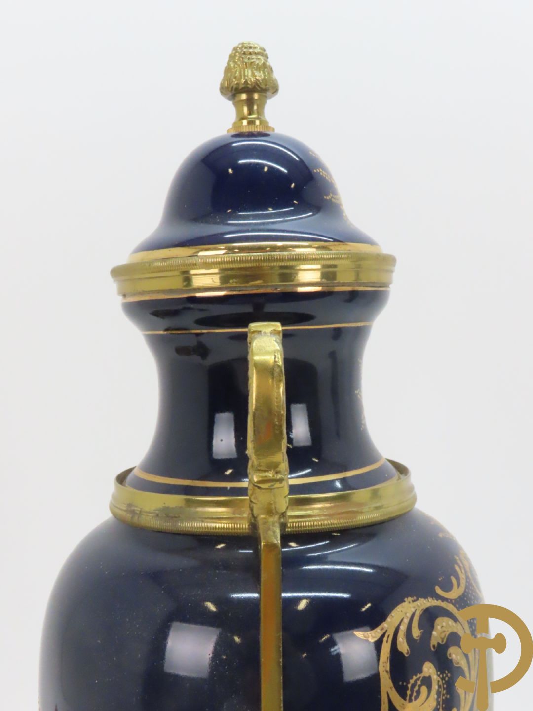 Paar kobaltblauwe dekselpotiches, Sèvres stijl