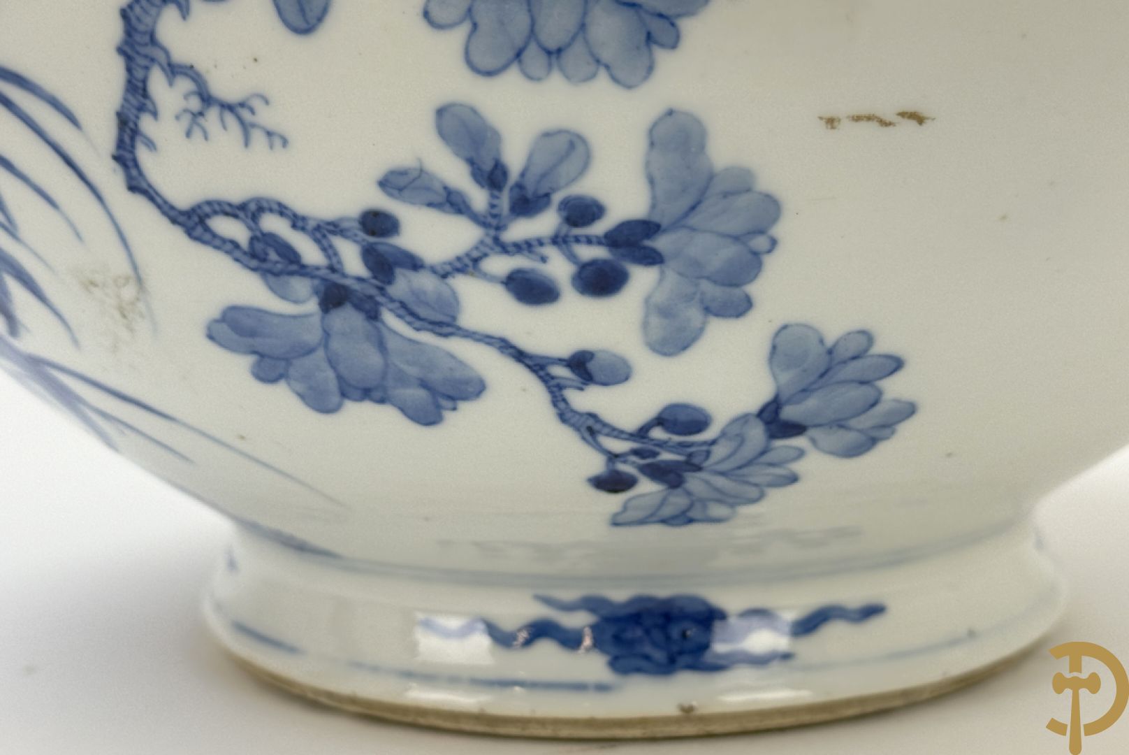 Chinese blauw/witte porseleinen kalebasvormige vaas met bloemen- en vogeldecor, onderaan gemerkt