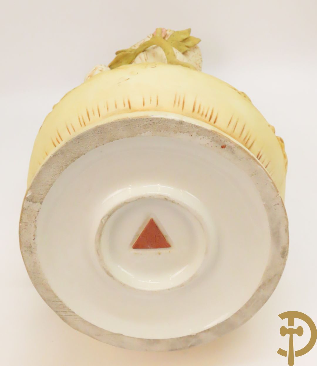 Paar Royal Dux vazen met herderpaar, gemerkt onderaan