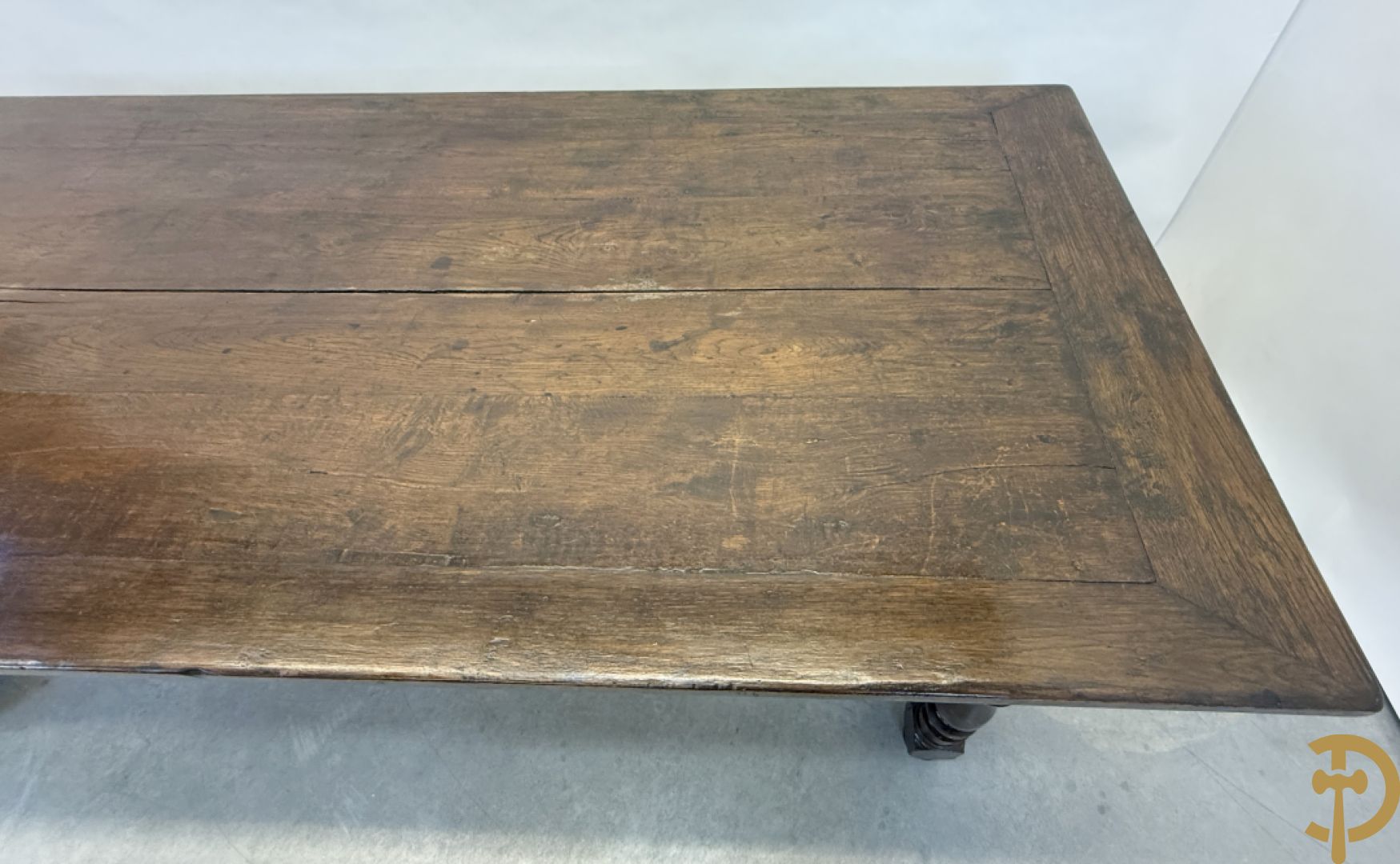 Massief eiken tafel op ballusterpoten