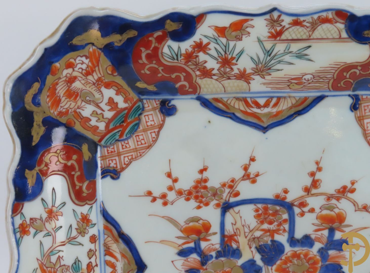 Drie vierkante Imari borden